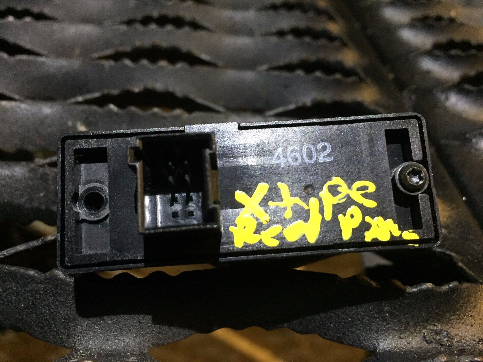 2002-2008 Jaguar X-Type Power Window Switch OEM Replacement - Perfect for Driver & Passenger Side Window Controls