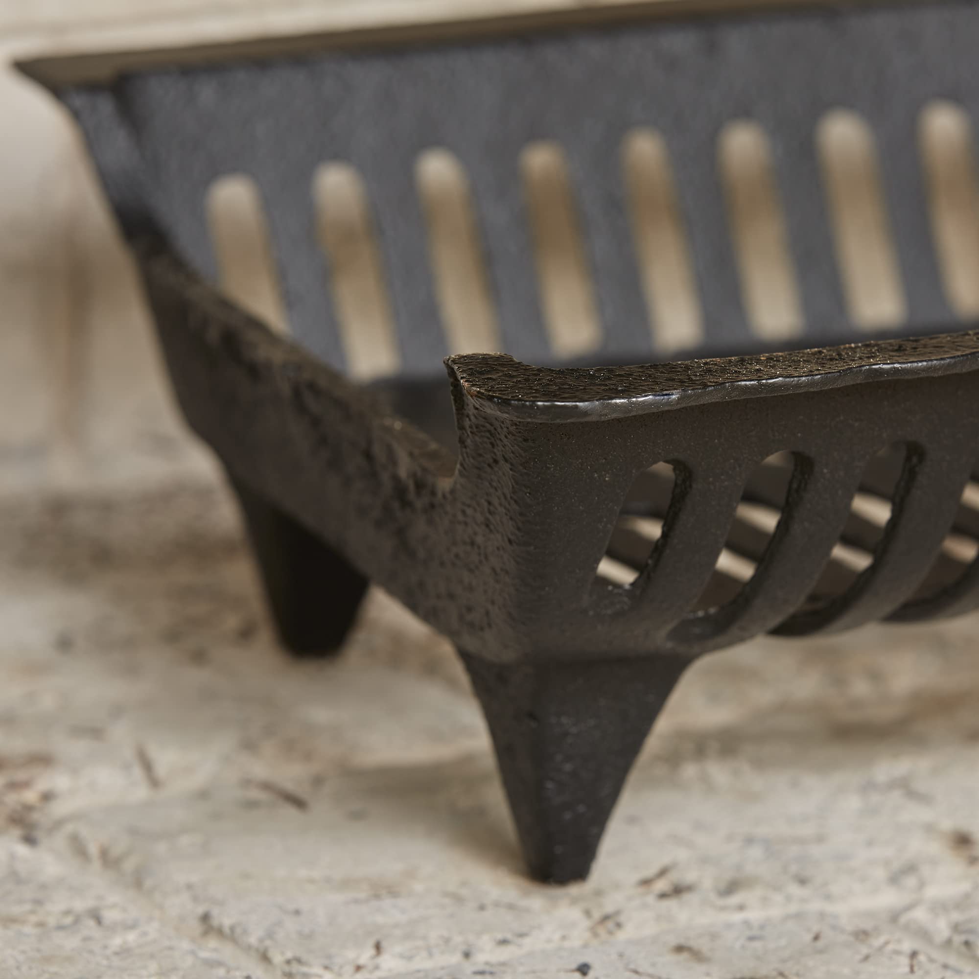 Uniflame 18 Inch Zero Clearance Cast Iron Fireplace Grate - Heavy Duty Fireplace Accessory for Wood Burning Stoves & Fireplaces - Perfect for Indoor/Outdoor Heating & Cozy Ambiance