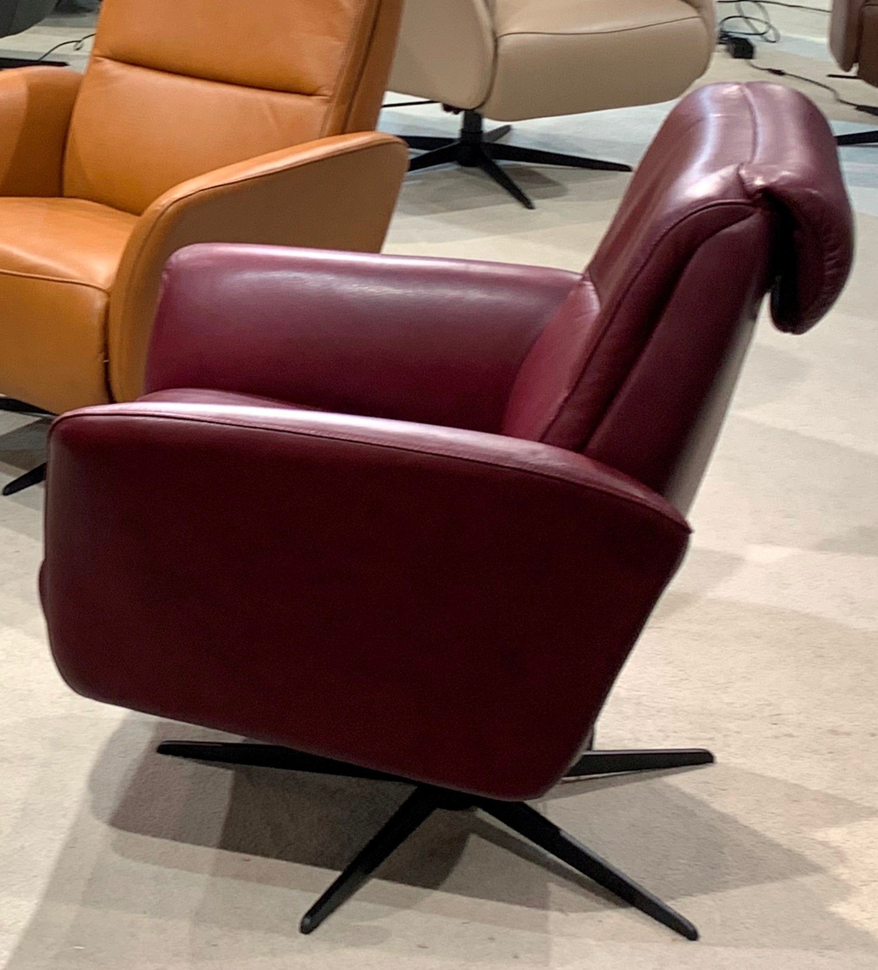 Hjort Knudsen 8011 Superior F3M Swivel Recliner Chair - Genuine Leather, 360° Rotation, Comfortable Living Room Furniture for Home Theater, Office & Relaxation