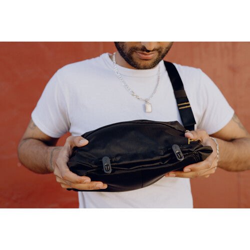 Peak Design Outdoor Sling 7L Camera Bag - Waterproof & Lightweight Crossbody Sling Pack for Travel, Hiking & Everyday Carry (Black) - Perfect for DSLR, Mirrorless Cameras & Essentials