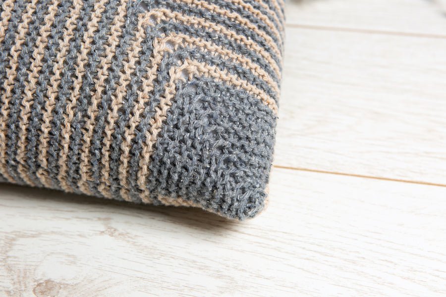 DIY Geometric Knitting Kit for Cushions - Complete Crochet Set with Yarn & Needles - Perfect for Home Decor, Gifts & Relaxation