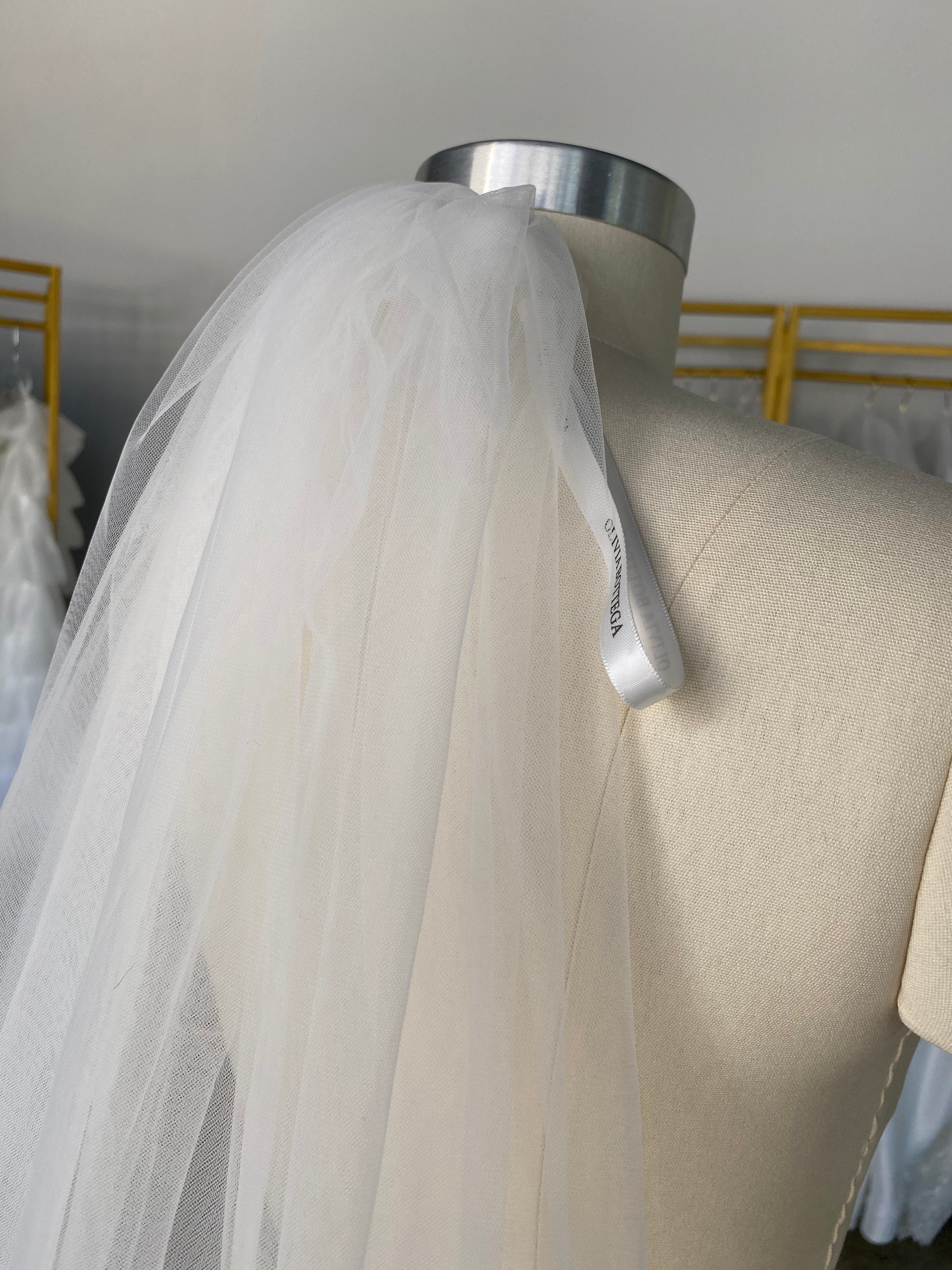 Elegant Wedding Veil for Bride - Lace & Tulle Bridal Accessories - Perfect for Church, Beach & Garden Weddings
