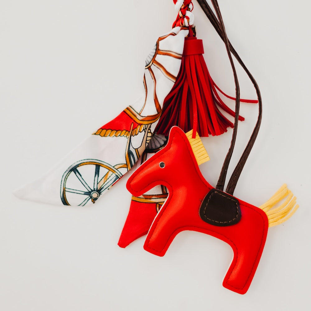 Secretariat Horse Racing Bag Charm - Elegant Equestrian Keychain for Purse, Backpack & Luggage - Perfect Gift for Horse Lovers & Racing Fans