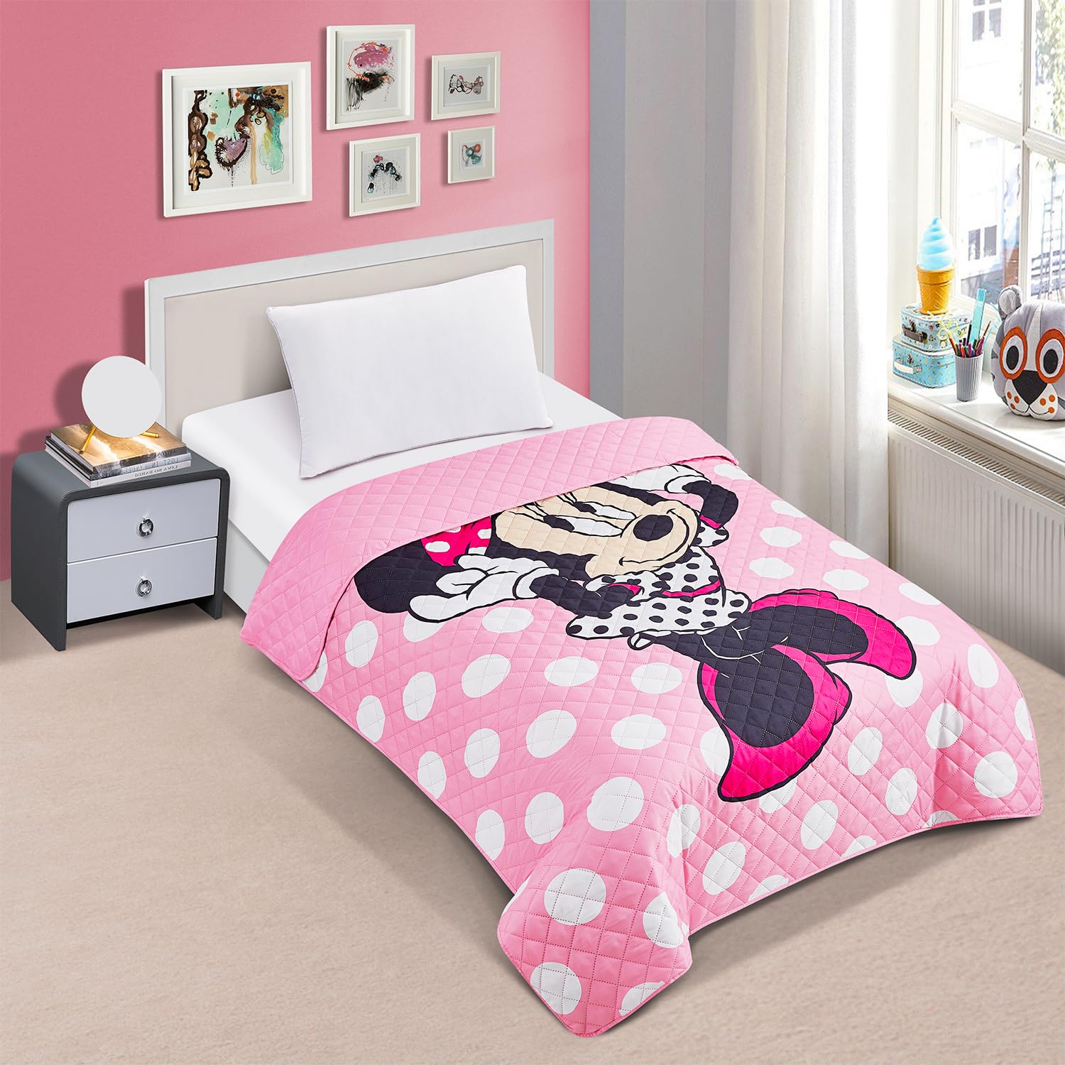 Minnie Mouse Twin Bedding Set for Girls - Quilted Bedspread with Bonus Stickers | Soft & Cozy Disney Character Bedspread for Kids' Room Decor | Perfect for Birthday Gifts, Sleepovers & Themed Bedrooms