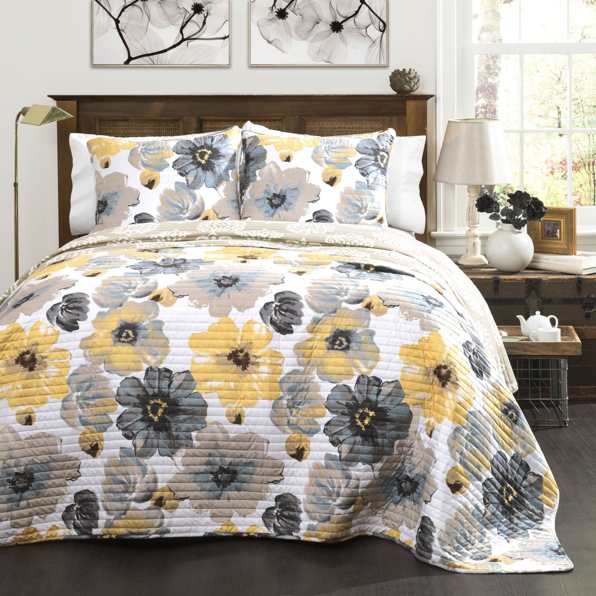 Leah Quilt 3 Piece Bedding Set - Soft & Comfortable Queen Size Quilted Bedspread with Matching Pillow Shams - Perfect for Cozy Bedrooms, Guest Rooms & Home Decor
