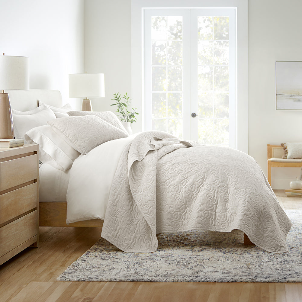 Floral 3-Piece Quilted Coverlet Set - Soft Bedspread for Queen Size Bed - Perfect for Spring & Summer Bedroom Decor