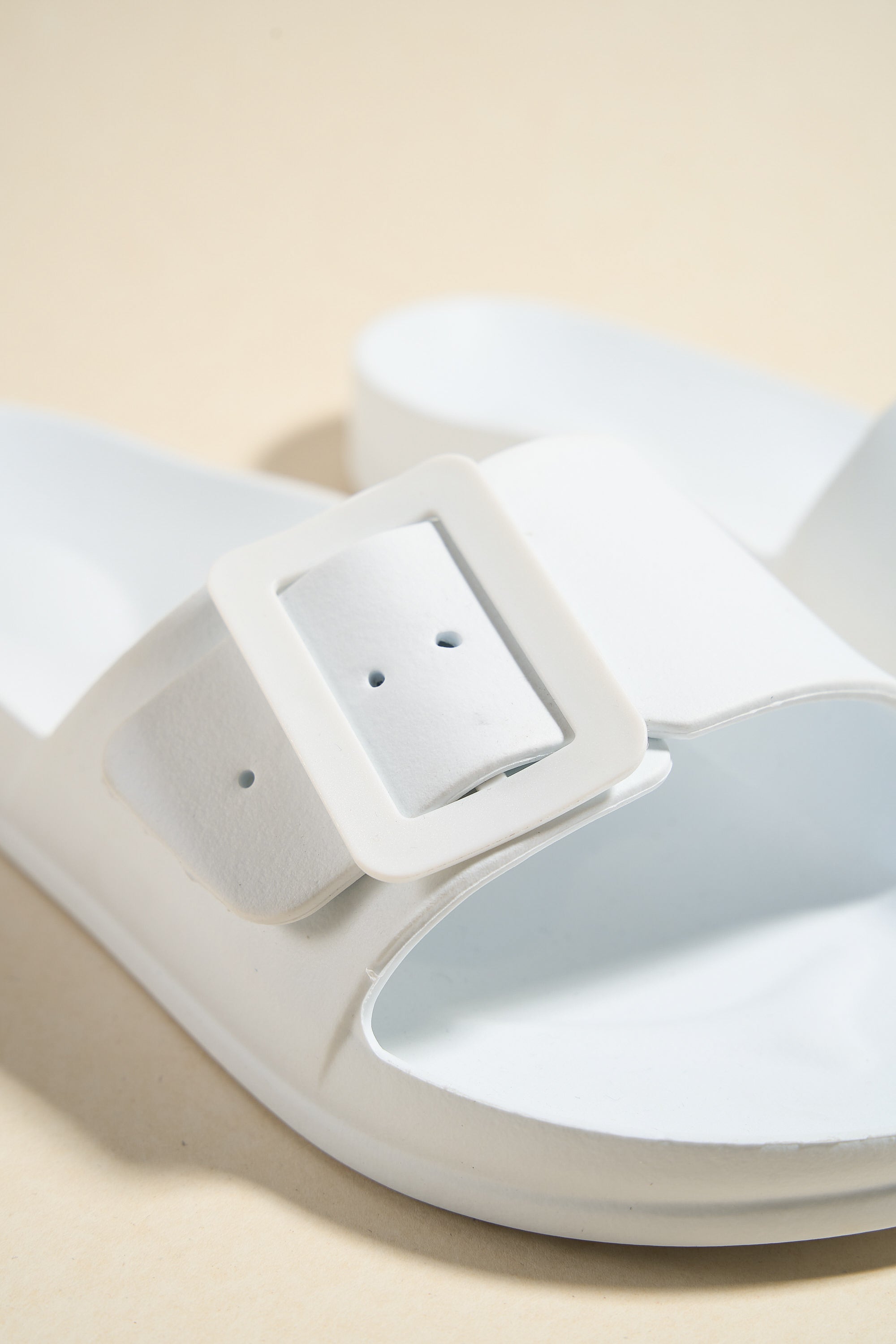 Comfortable White Single Buckle Slides for Women & Men - Perfect for Beach, Pool, and Casual Summer Outfits