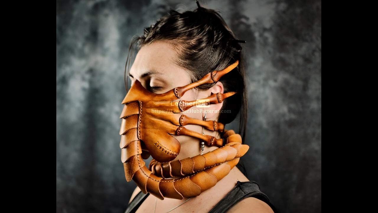 Facehugger Leather Face Mask Kit - Horror Cosplay Prop for Halloween & Movie Costumes - Perfect for Alien-Themed Parties & Sci-Fi Events