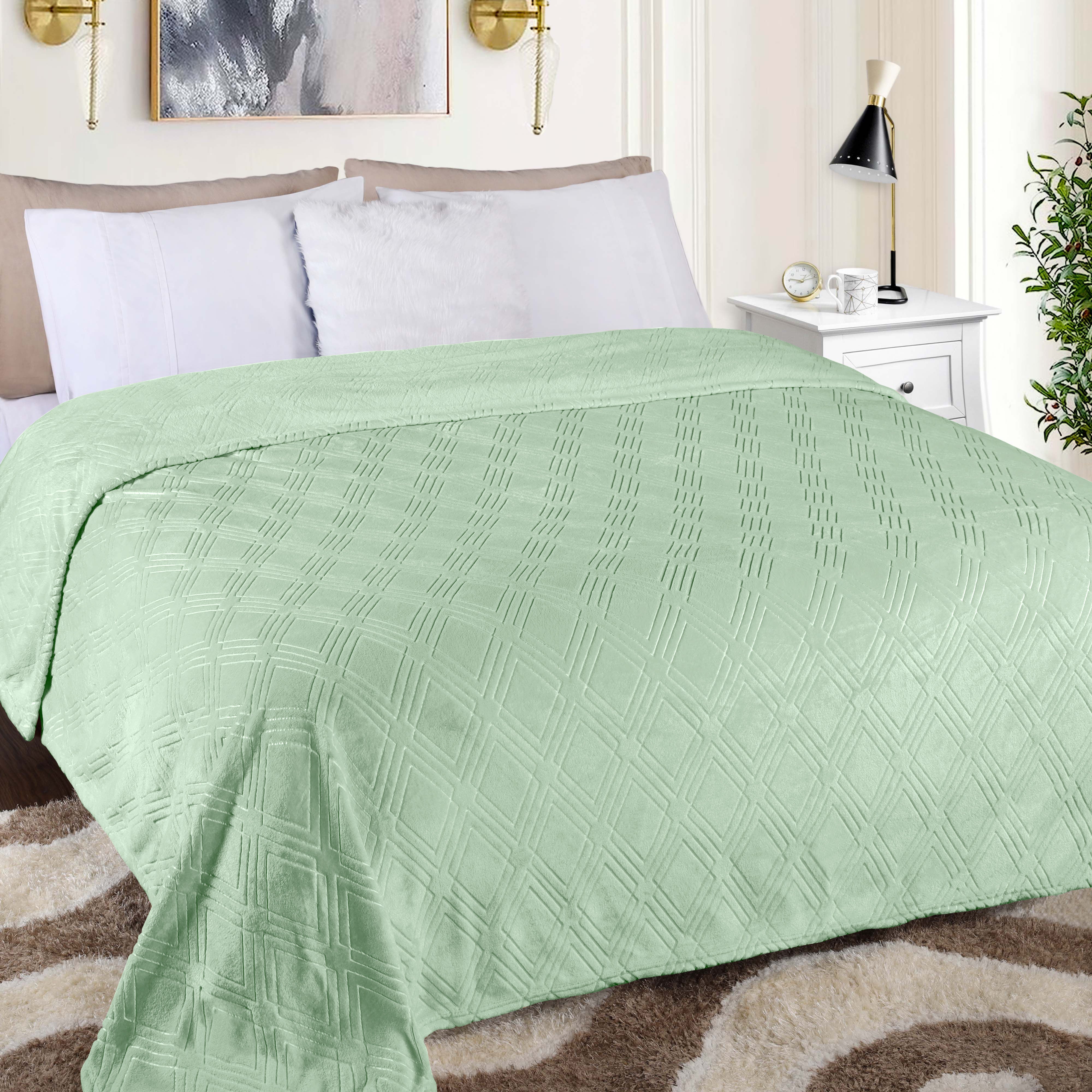 Premium Alaska Diamond Plush Fleece Blanket - Ultra Soft & Cozy Throw for Bed, Sofa, and Travel - Warm Winter Blanket for Home, Office, and Camping