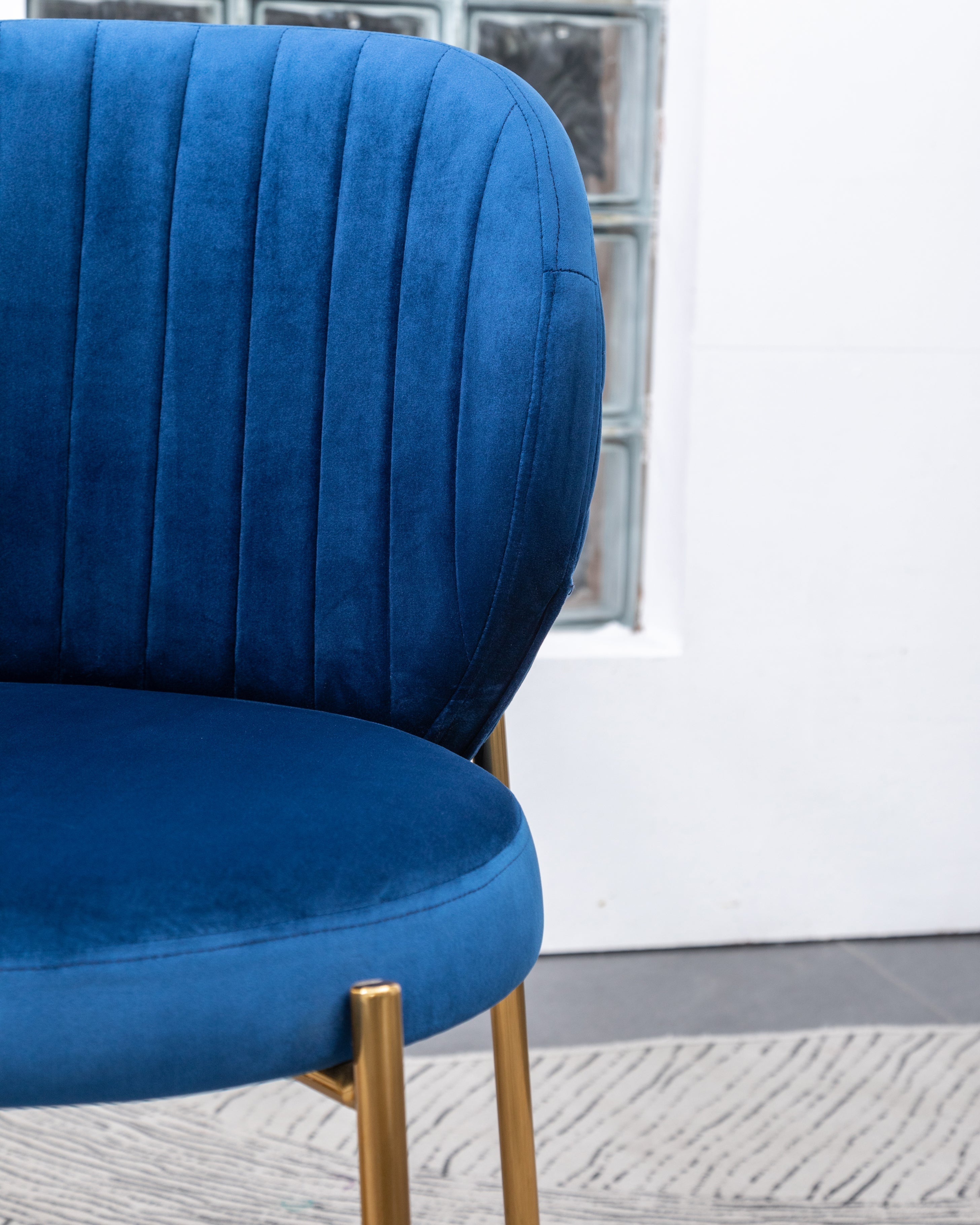 Roundhill Furniture Amoa Contemporary Velvet Upholstered Dining Chairs - Set of 2, Navy Blue Velvet, Modern Kitchen & Dining Room Seating, Comfortable Upholstered Chairs for Home, Restaurant or Office Use