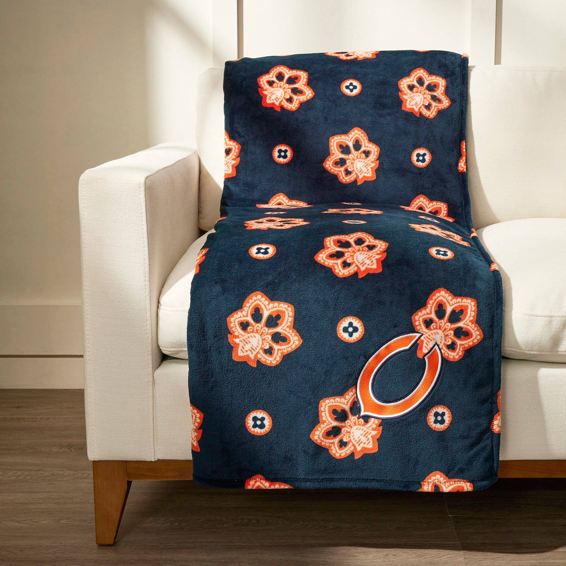 NFL Oversized Throw Blanket - Soft & Cozy Football Team Logo Blanket for Bed, Couch & Game Day - Perfect for Watching Football, Camping & Gifts