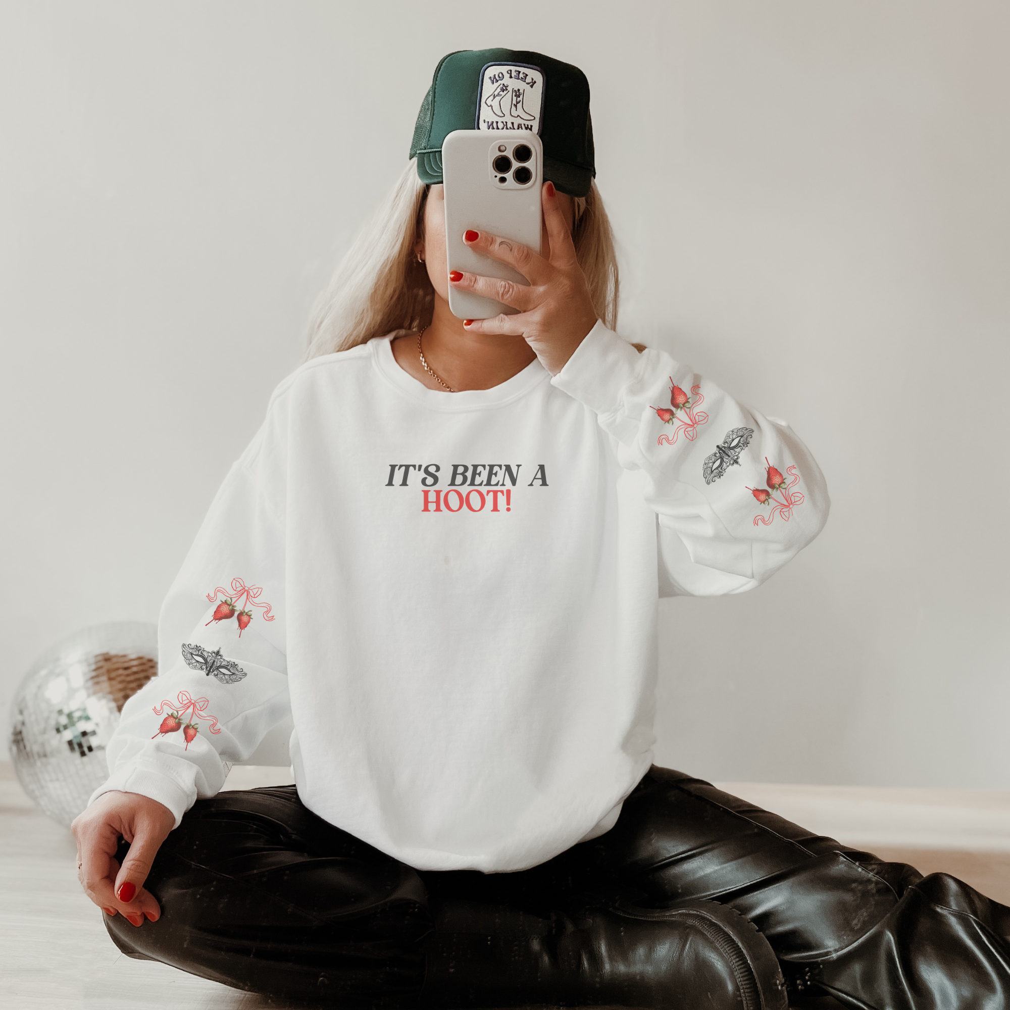 Funny Owl Graphic Crewneck Sweatshirt - Comfortable Casual Pullover for Men & Women - Perfect for Fall Outfits, Lounge Wear, and Gifts