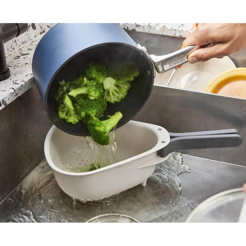 Joseph Joseph Droplet Large Plastic Folding Colander - Collapsible Kitchen Strainer for Pasta, Vegetables & Fruits - Space Saving Design for Small Kitchens & Camping