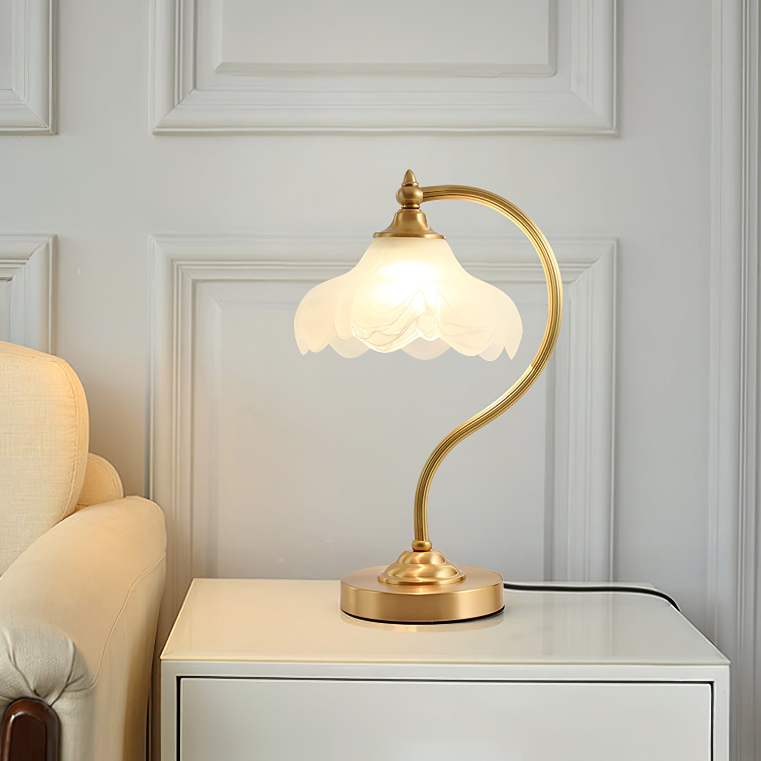 Magnolia Flower Table Lamp - Elegant Home Decor for Bedroom, Living Room & Office - Soft Lighting for Relaxation & Ambiance