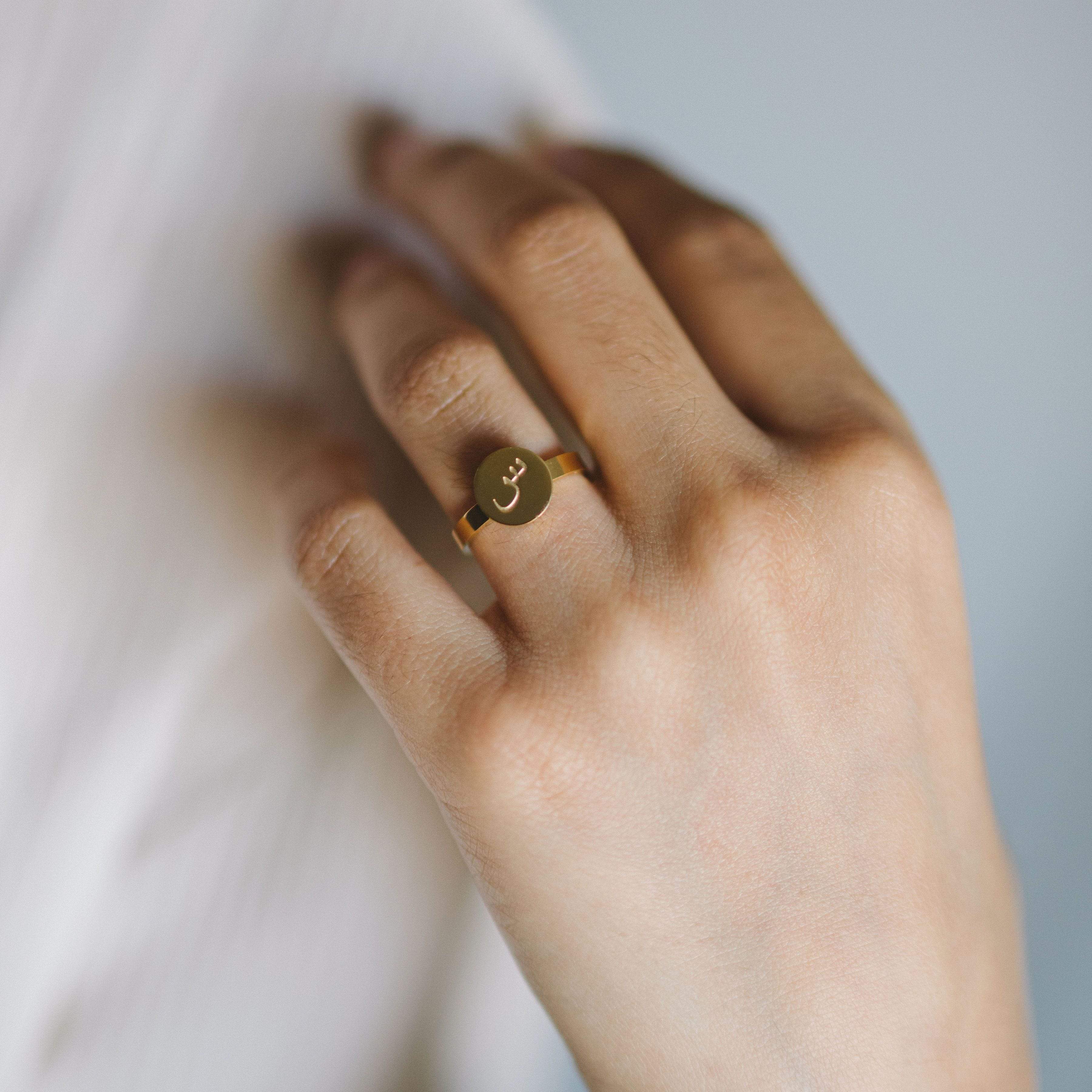 Elegant Arabic Letter Ring - Personalized Name Jewelry for Women & Men - Perfect for Gifts, Weddings, and Special Occasions