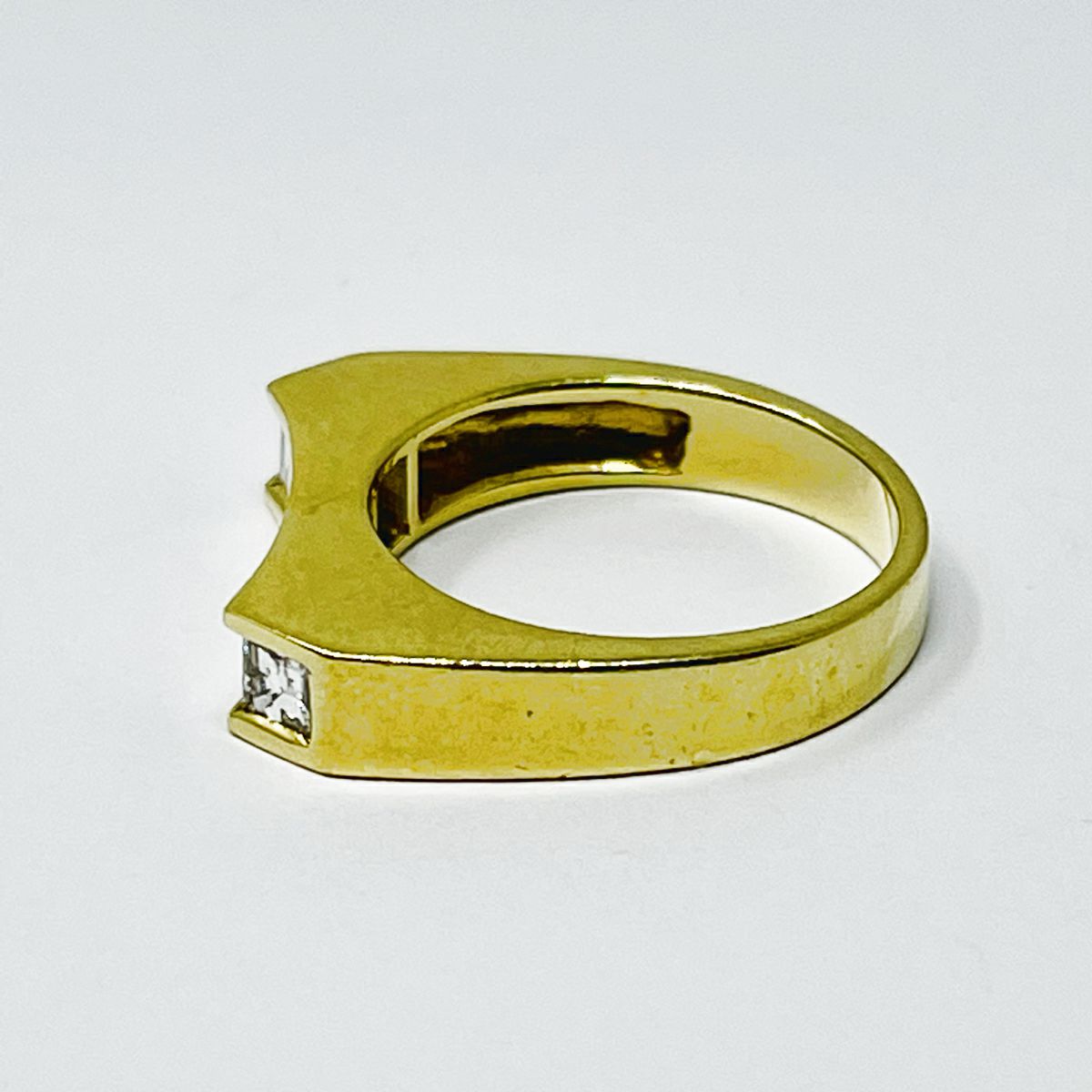 18K Gold Diamond Ring for Women – Elegant Prestige Jewelry for Engagement, Wedding & Special Occasions