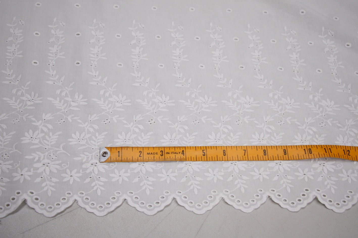 Bayou Border Broderie Anglaise Lace Trim - Elegant Embroidered Fabric for Dresses, Curtains & DIY Crafts