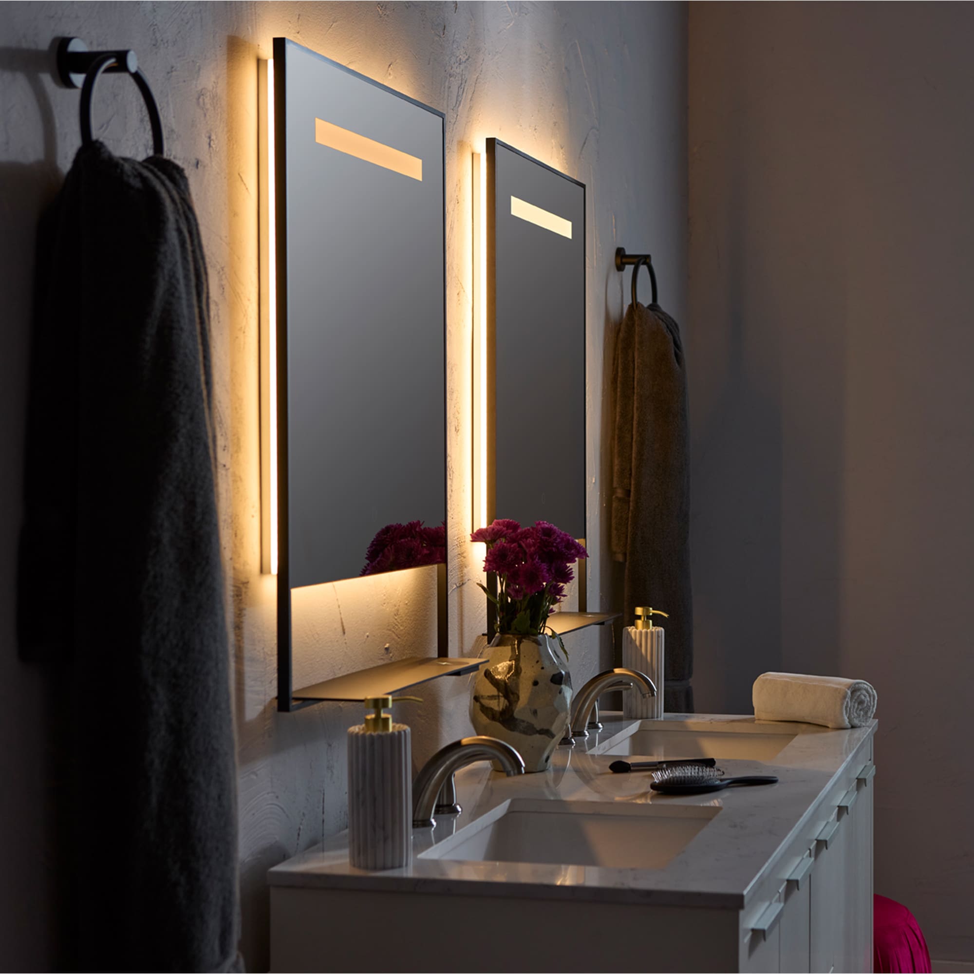 Oxygen Castore 3 0902 15 Inch 24x32 LED Lighted Mirror with Adjustable Brightness - Black Bathroom Vanity Mirror for Makeup & Shaving - Perfect for Bedrooms, Salons & Dressing Rooms