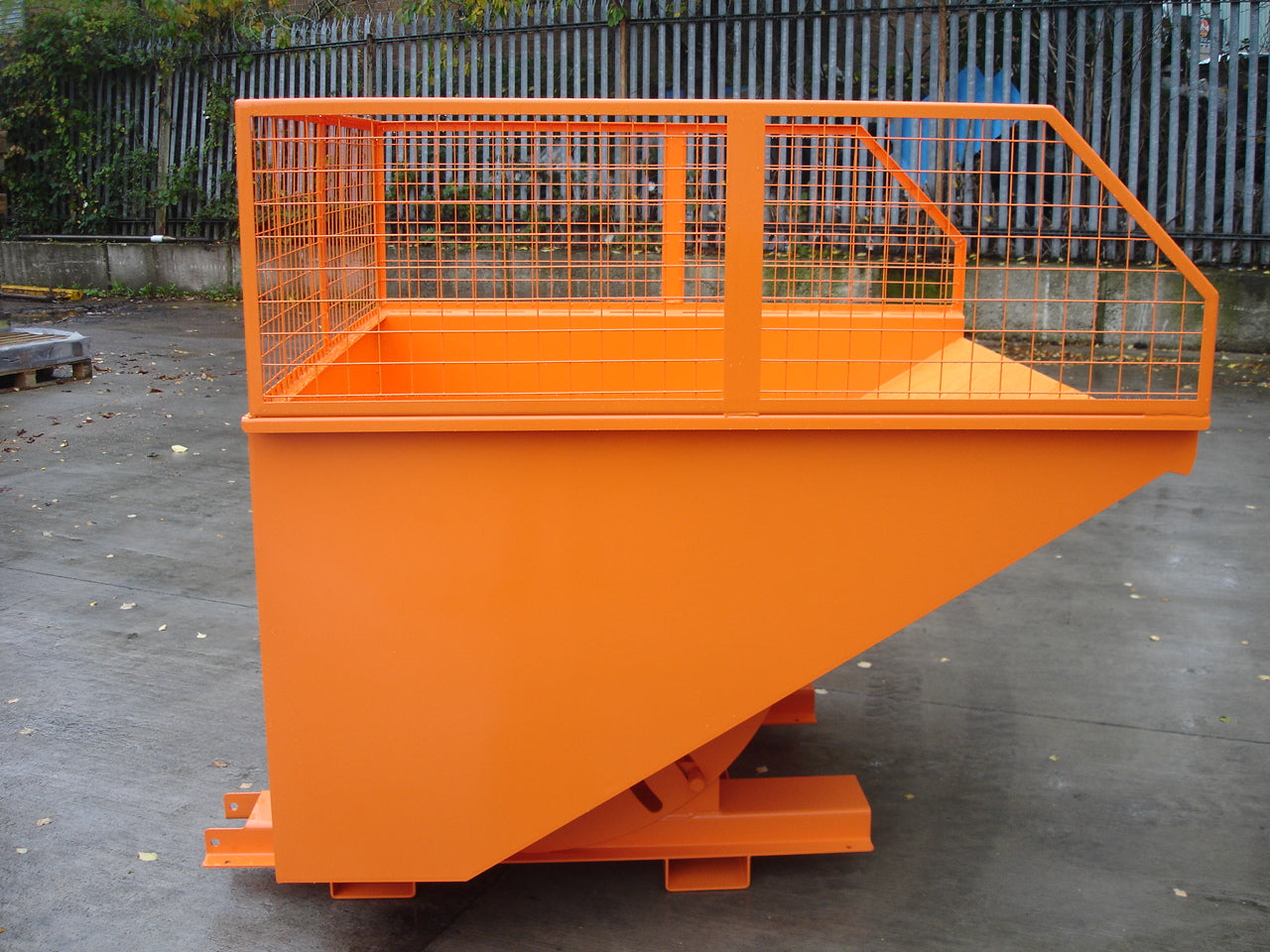 Industrial Forklift Tipping Skip with Heavy-Duty Mesh Side Extension - Perfect for Warehouse, Construction & Recycling Material Handling