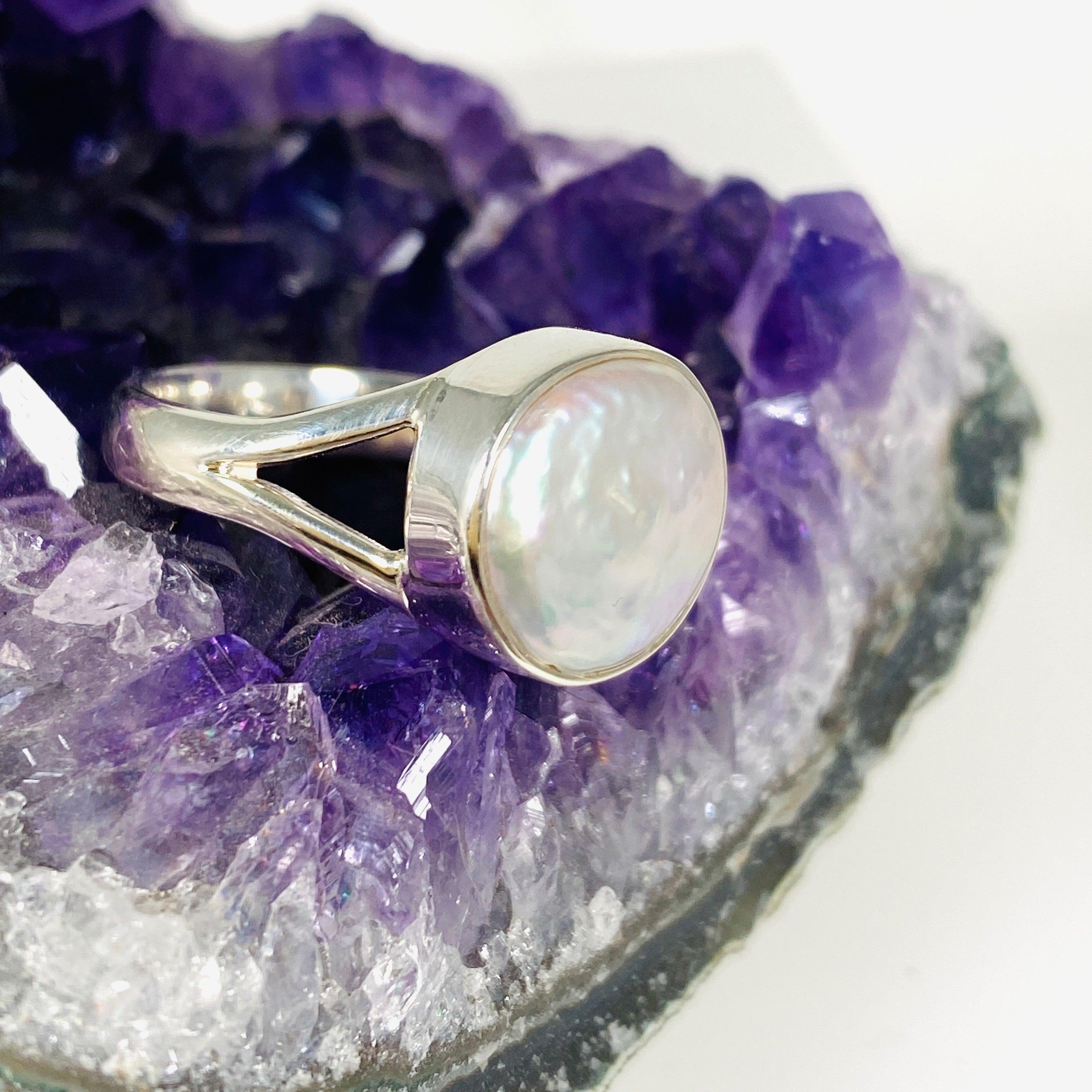 Pearl Round Split Band Ring KRGJ2934 - Elegant Jewelry for Women, Perfect for Weddings, Parties & Special Occasions