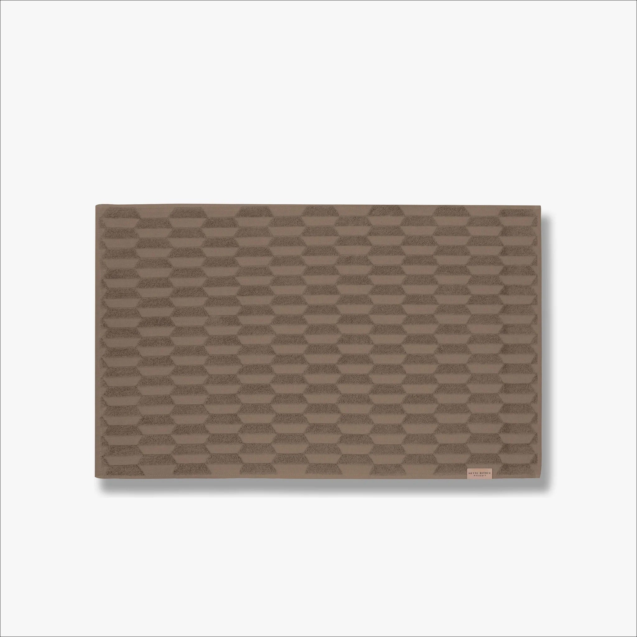 METTE DITMER Geo Bath Mat - Organic Cotton Bathroom Rug 50x80cm (19.7x31.5in) - Soft & Absorbent Nougat Color - Perfect for Bathroom, Spa & Home Decor