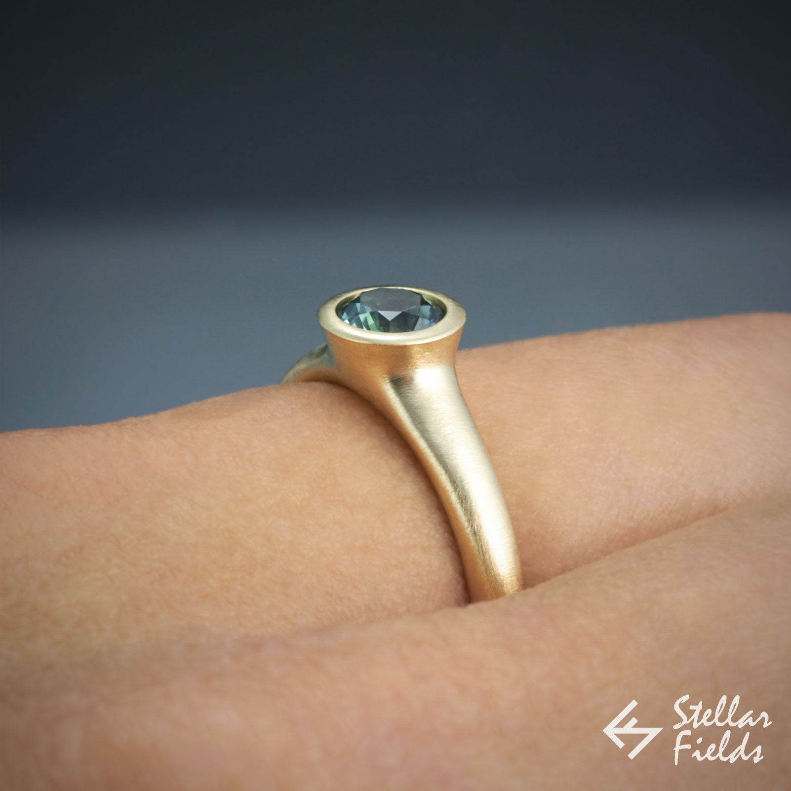 Exquisite Round Bezel Ring with Genuine Blue-Green Montana Sapphire - Perfect for Engagement, Anniversary & Everyday Elegance