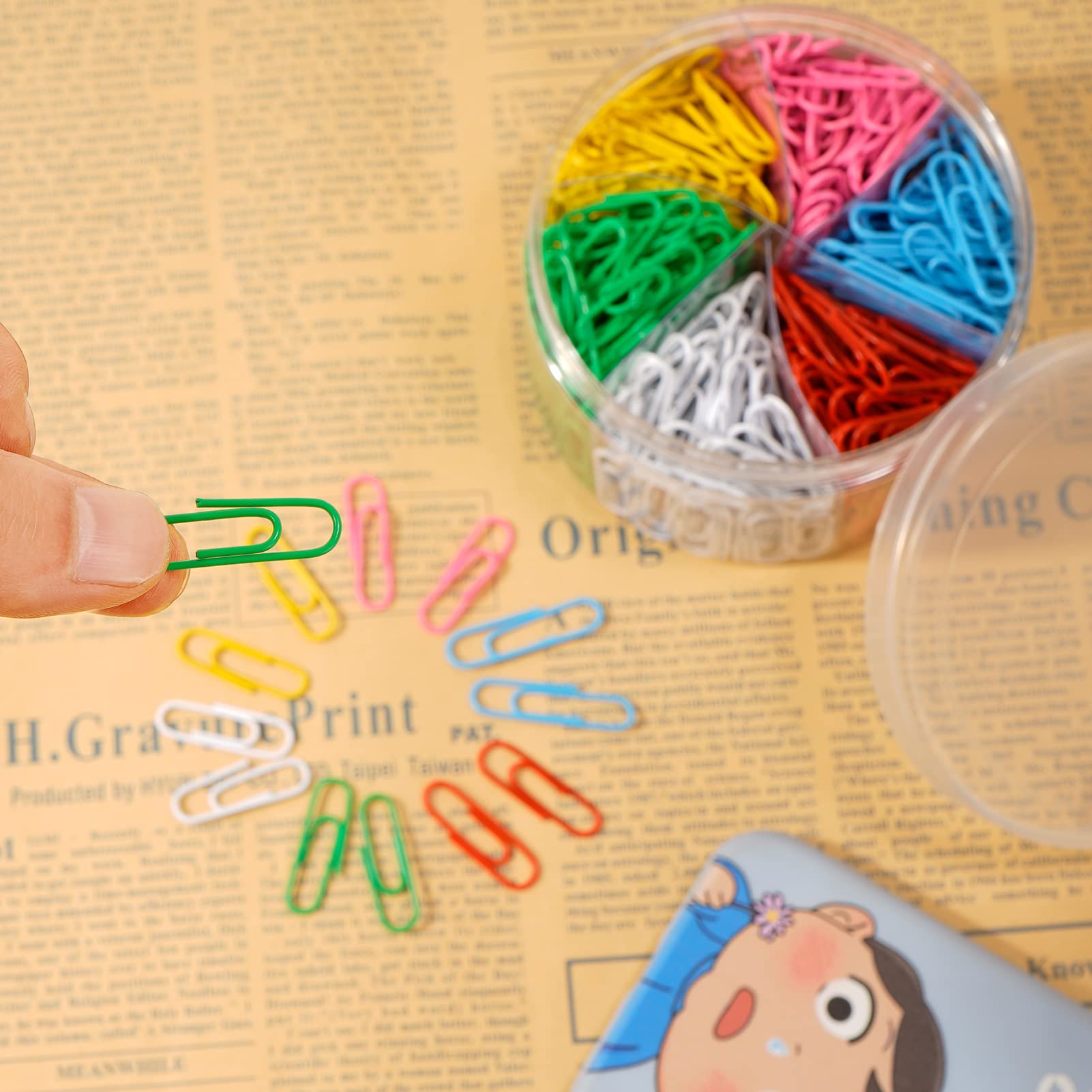 560 Pcs Colorful Paper Clips - 1.3 Inch (33mm) Medium Size Bulk Office & School Supplies - Perfect for Organizing Documents, Notebooks, and Craft Projects