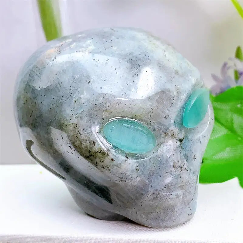 2 Inch Natural Labradorite Alien Skull Crystal Carving - Reiki Healing Gemstone Figurine, Home Decor Ornament, Unique Gift for Collectors (1 Piece) - Perfect for Meditation, Energy Healing & Gothic Home Decor