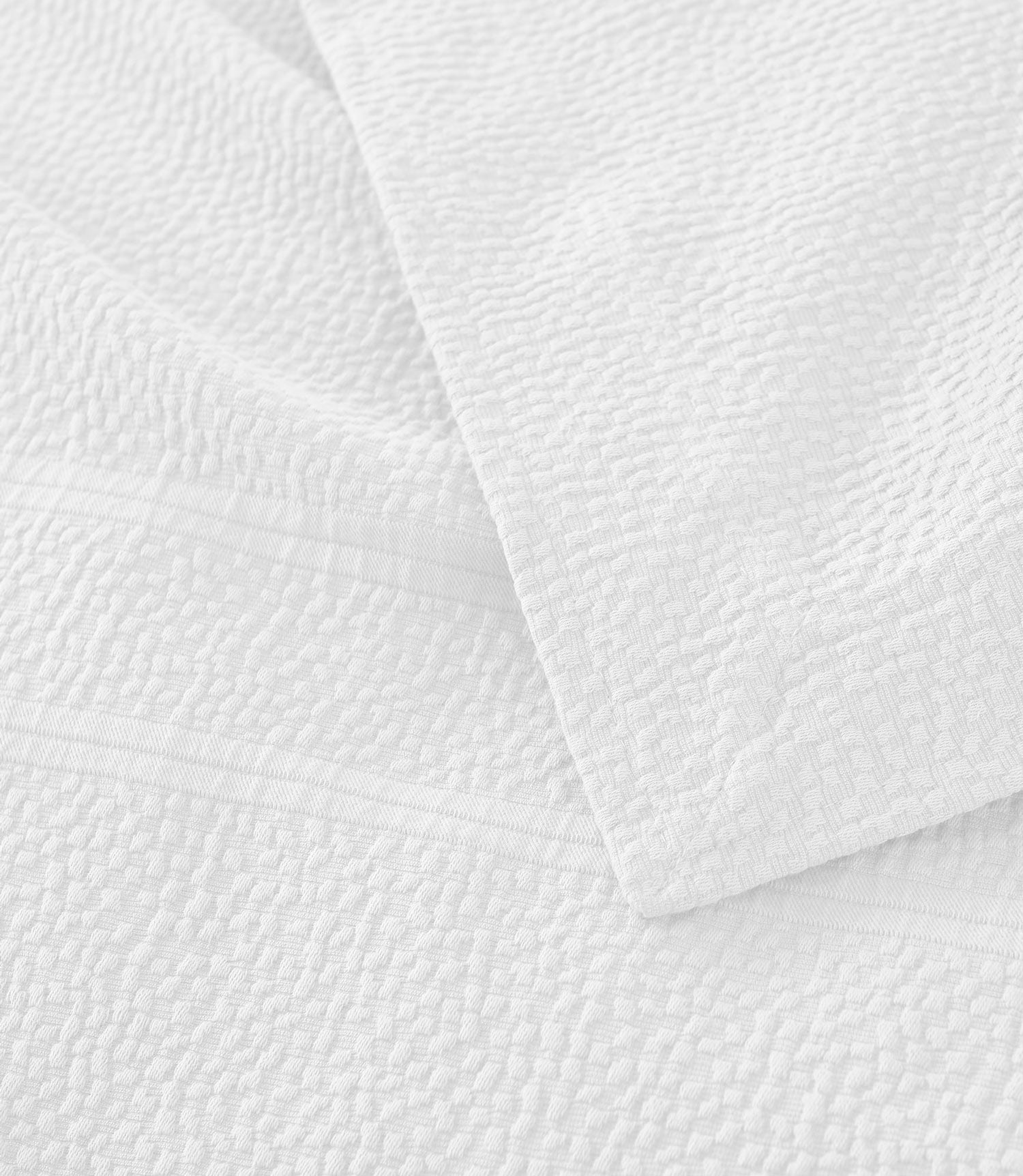 Luxury Montauk Matelassé Coverlet - Queen Size Quilted Bedspread for All Seasons | Soft & Breathable Cotton Blend | Perfect for Master Bedroom, Guest Room & Hotel Decor