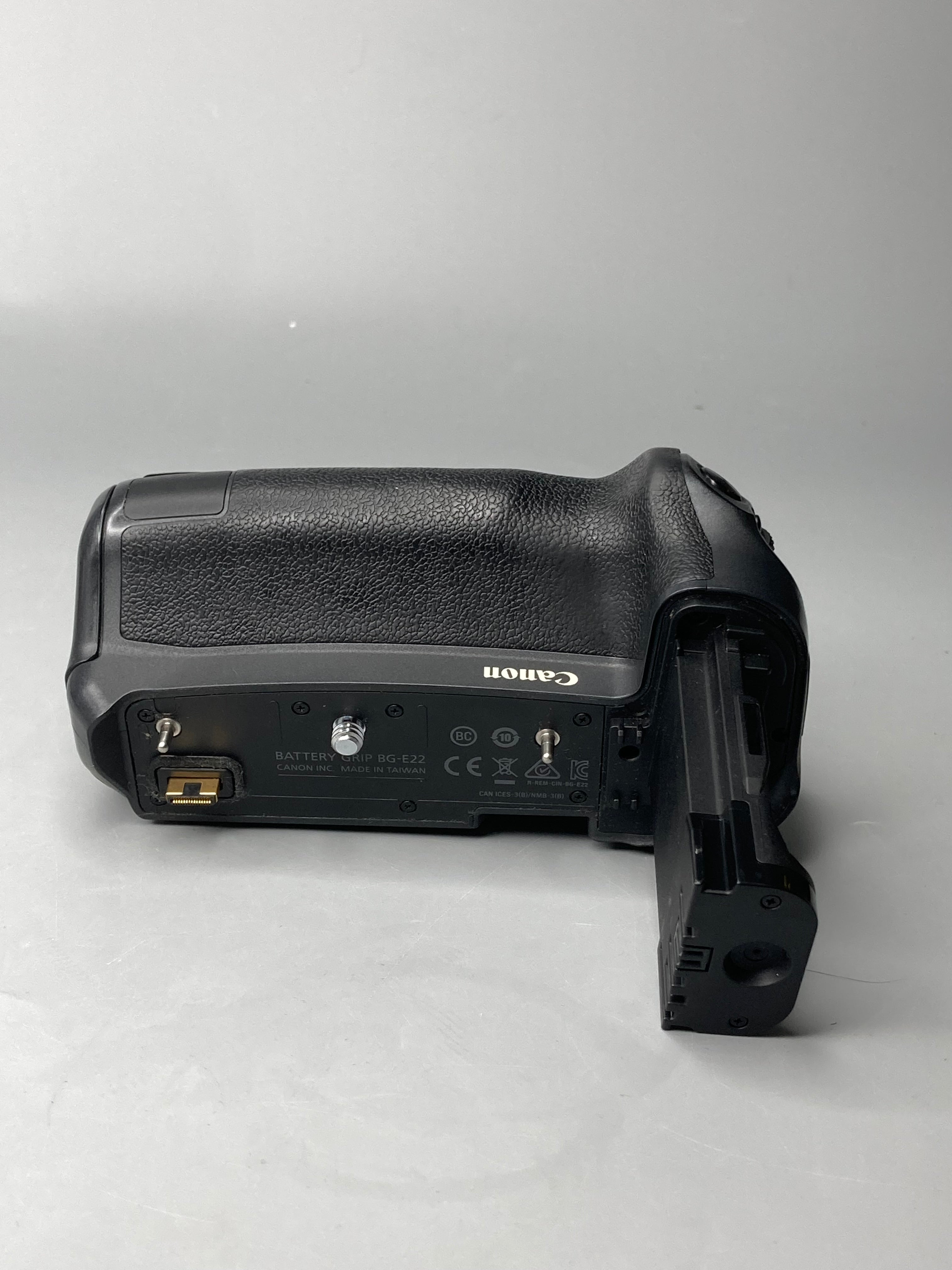 Canon BGE22/01013 Battery Grip for EOS R Camera - Compatible with EOS R5/R6 - Extra Power & Vertical Shooting - Perfect for Wedding, Travel & Wildlife Photography
