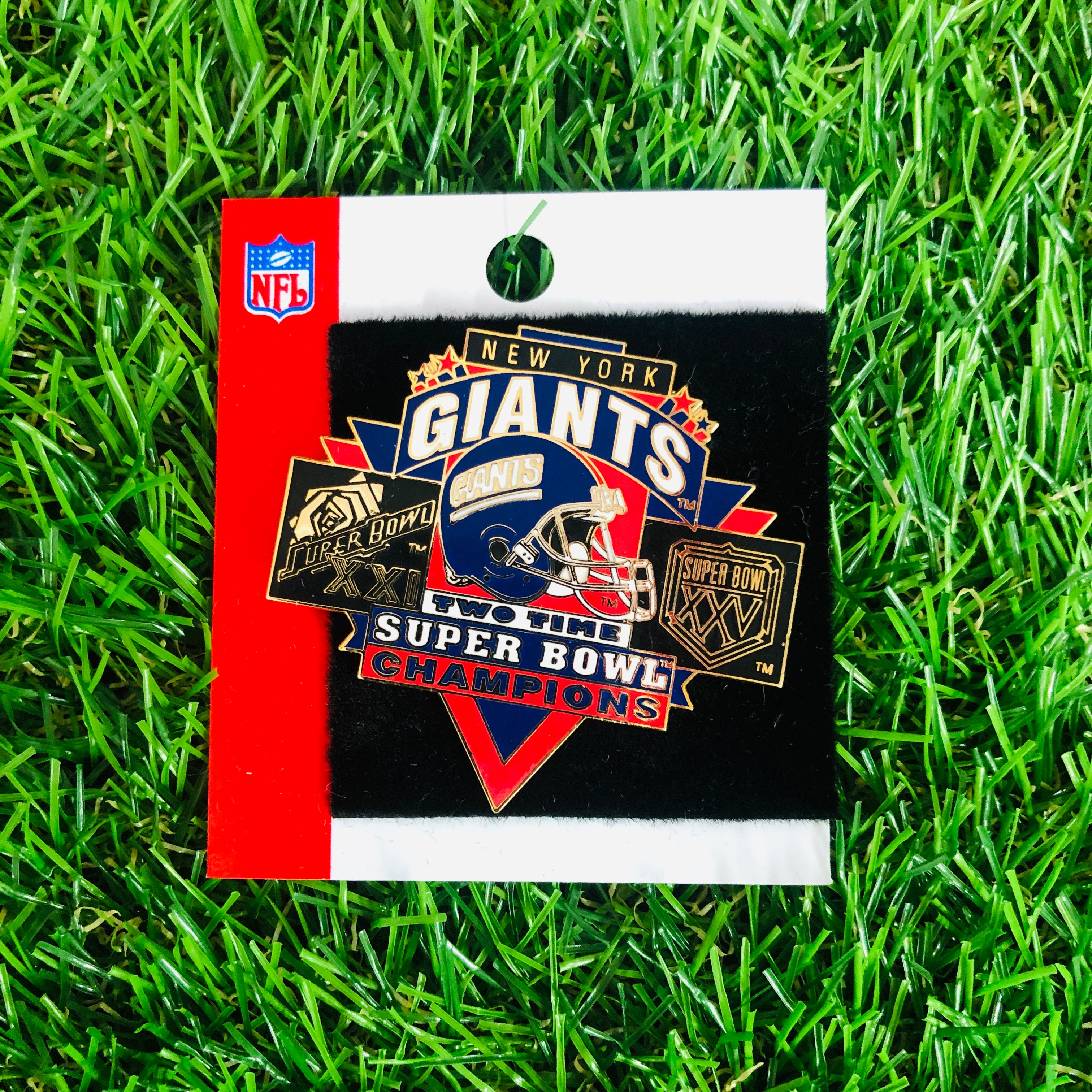New York Giants Super Bowl Champions Pin - Collectible NFL Football Fan Memorabilia for Jersey, Hat & Display Case - Perfect for Gifts & Sports Decor
