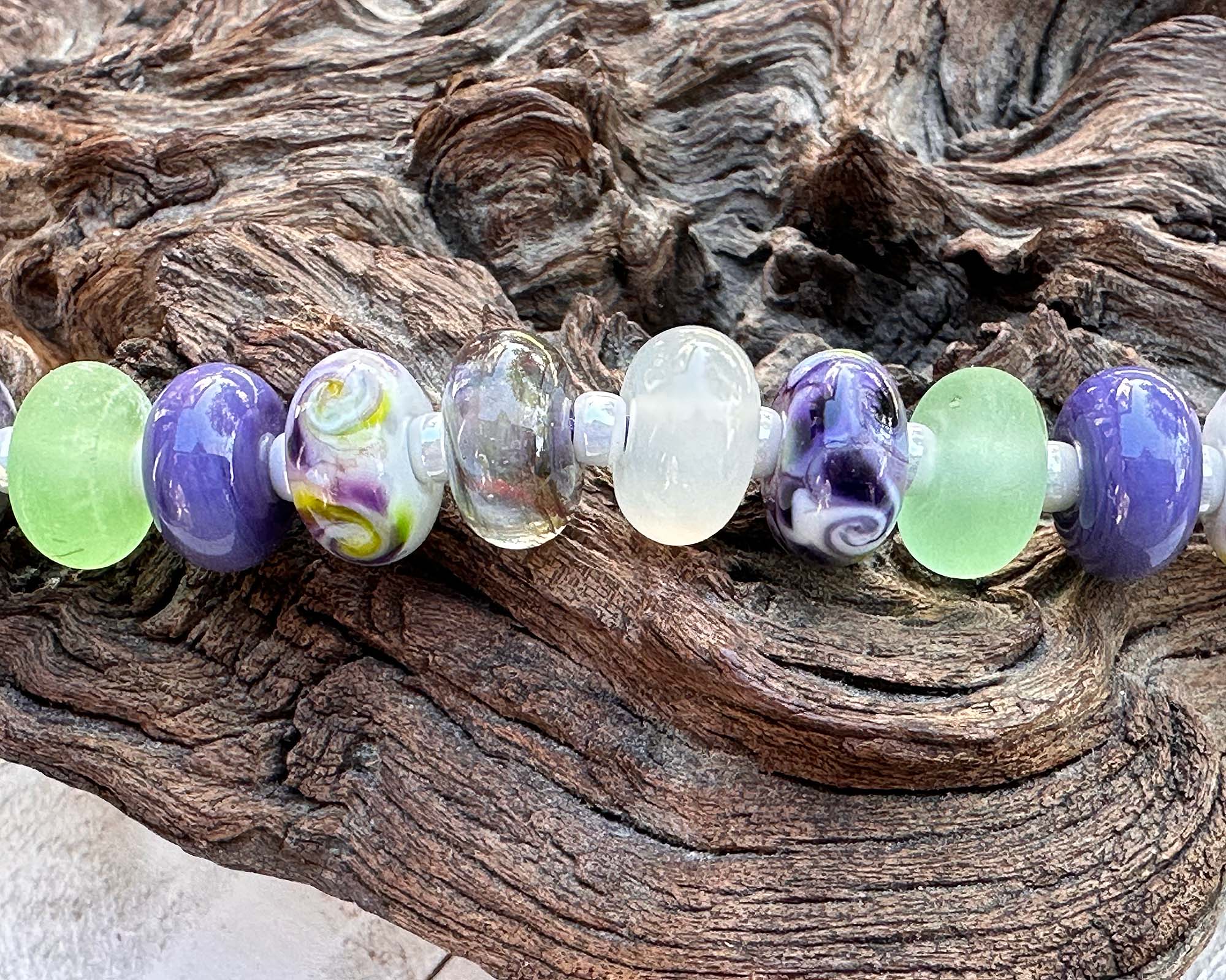 25pcs Purple Wisteria Lampwork Glass Beads for Jewelry Making - DIY Necklace, Bracelet, Earrings - Perfect for Handmade Crafts and Gifts