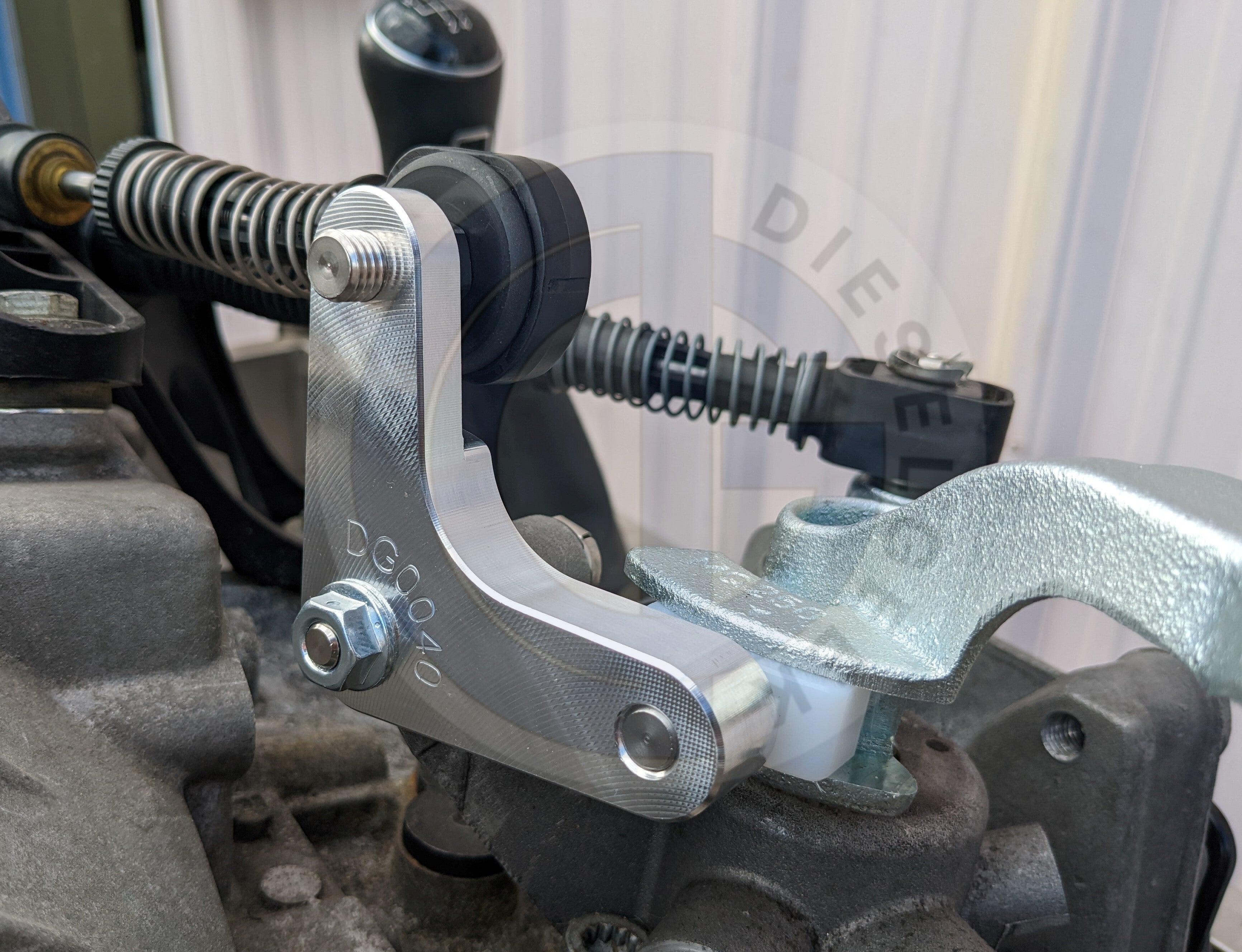 High-Quality Billet Aluminum Side-to-Side Reduction Bracket for 2008+ 5-Speed Cars - Perfect for Performance Upgrades & Transmission Stability