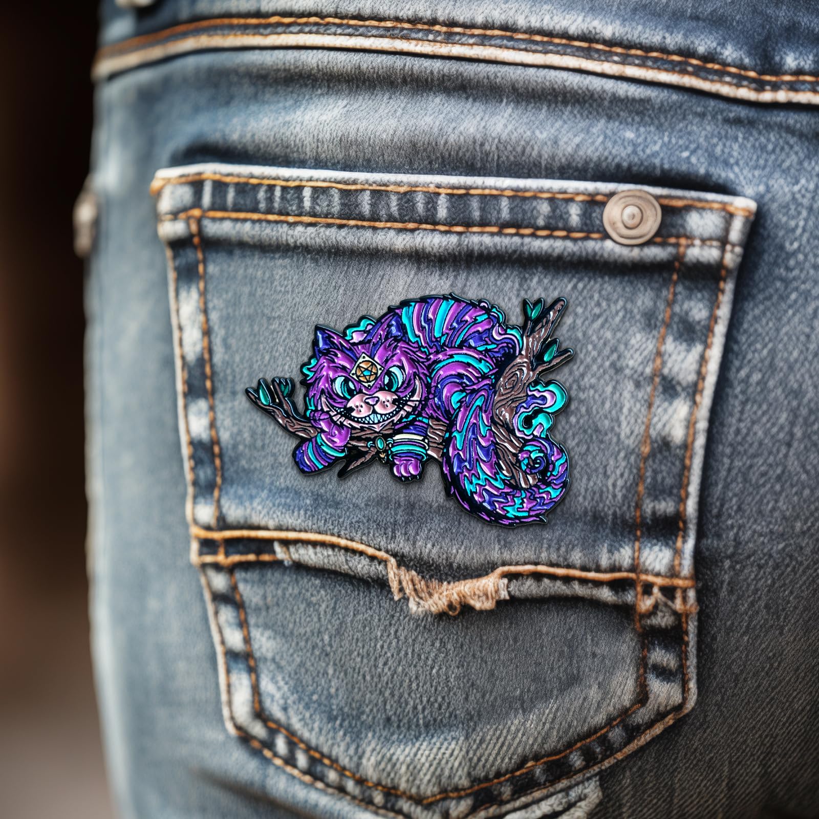 Cheshire Cat Enamel Pin - Alice in Wonderland Inspired Cat Lover Accessory - Quirky Cute Cat Brooch for Backpacks, Jackets & Hat Pins - Perfect Gift for Disney Fans & Fantasy Collectors