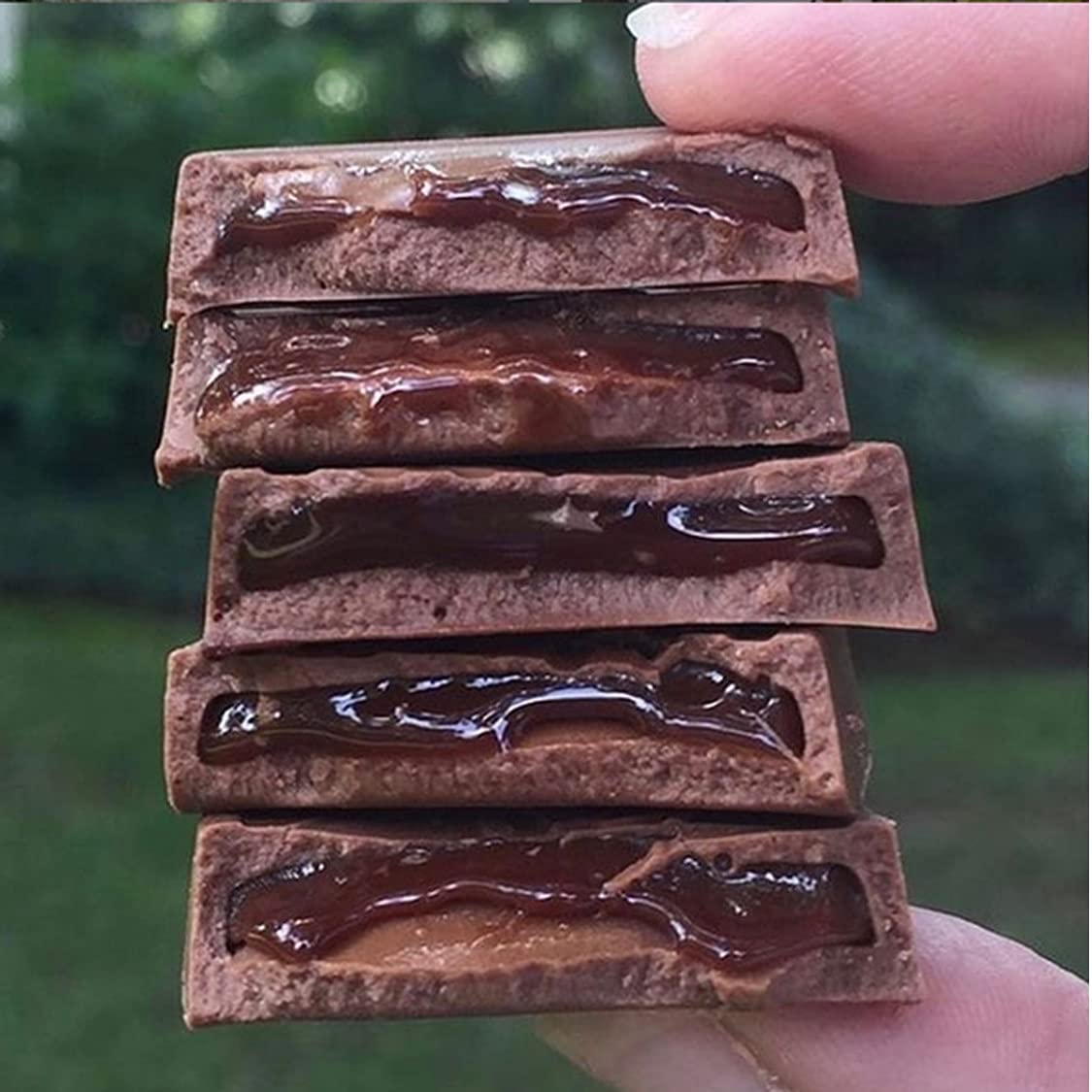 **Moo Chocolates All Natural Milk Chocolate Mini Bars with Honey Caramel – 0.7 oz, 14 Count (Pack of 1) | 70 Calorie Healthy Snacks for On-the-Go, Lunchboxes, Office, Travel & Gifts**