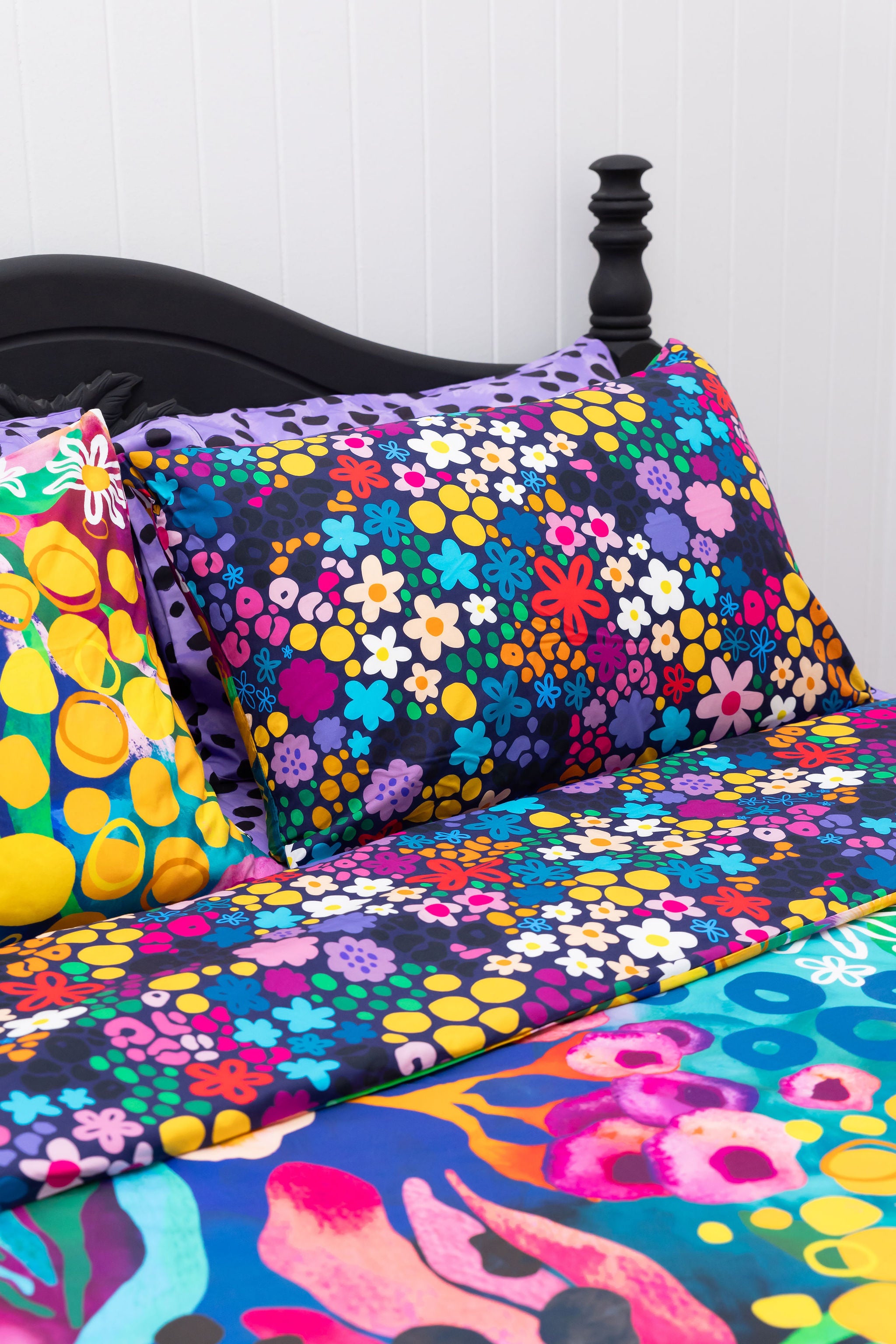 Kasey Rainbow Matilda Quilt Cover Set - Soft & Stylish Bedding for Cozy Nights - Perfect for Master Bedrooms, Guest Rooms & Dorm Decor
