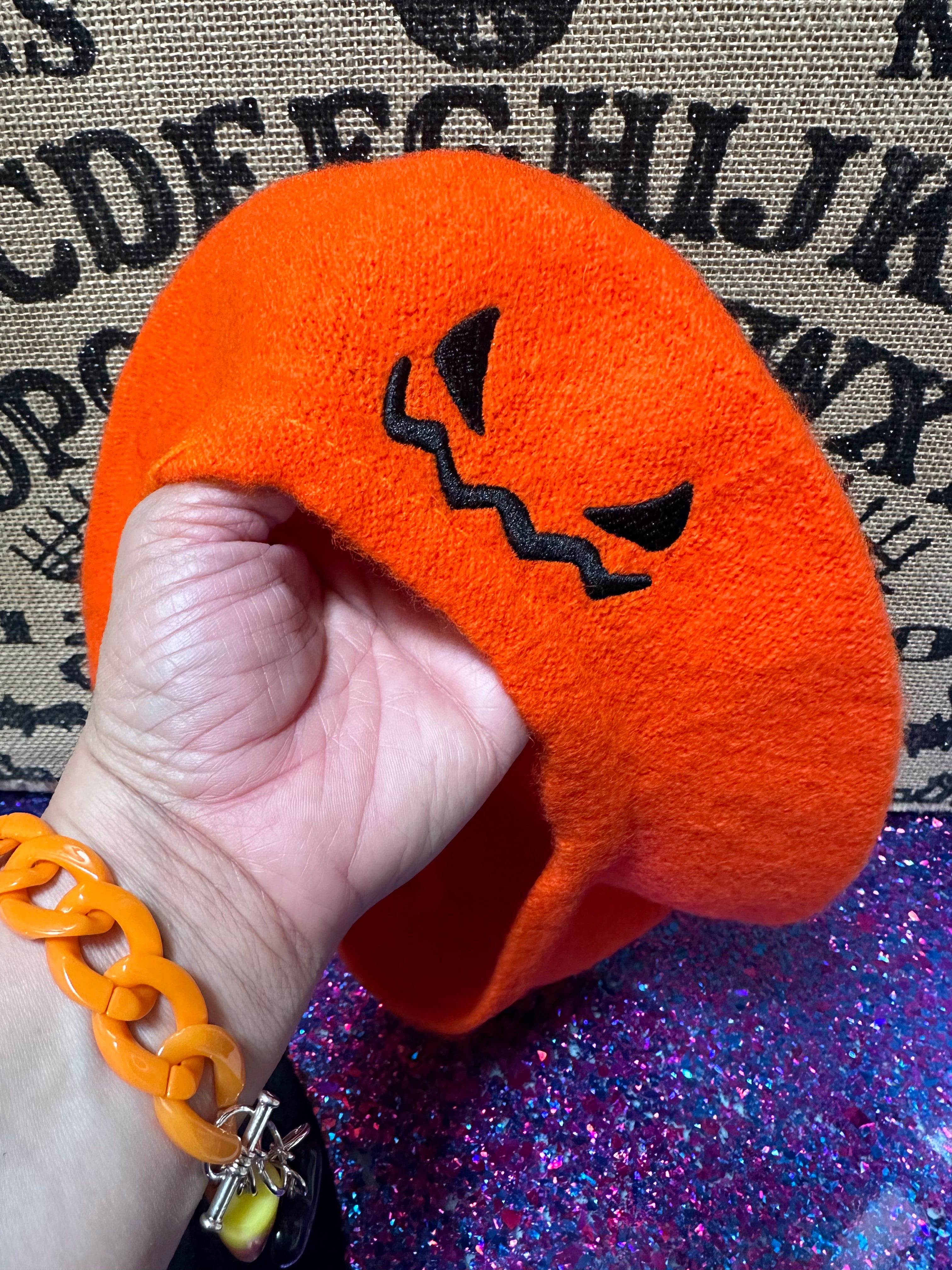 Halloween Berets for Women & Men - Stylish Witch & Vampire Costume Accessories - Perfect for Halloween Parties, Cosplay & Themed Events