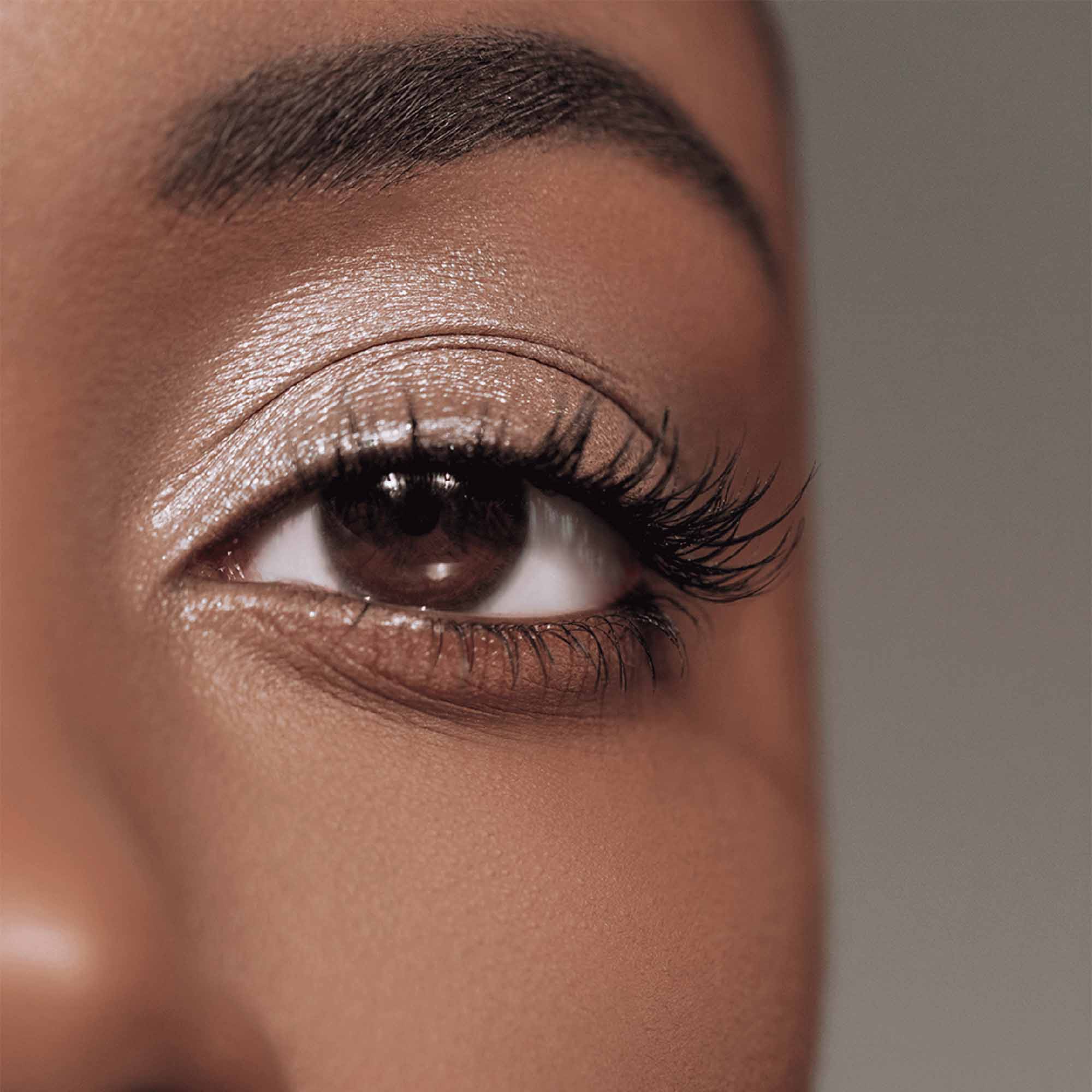Victoria Beckham Beauty Lid Lustre - Cream Eyeshadow for Glamorous Makeup | Perfect for Day to Night Looks, Parties & Special Occasions