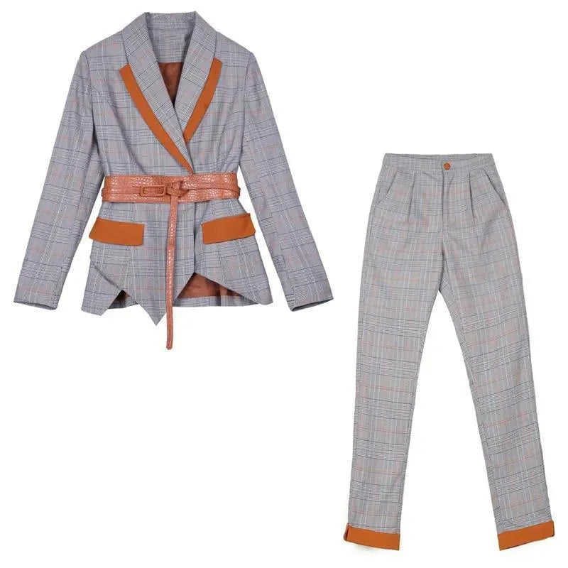 Stylish Women's Plaid Capri Pantsuit Set - Trendy Casual Outfit for Work, Travel & Everyday Wear
