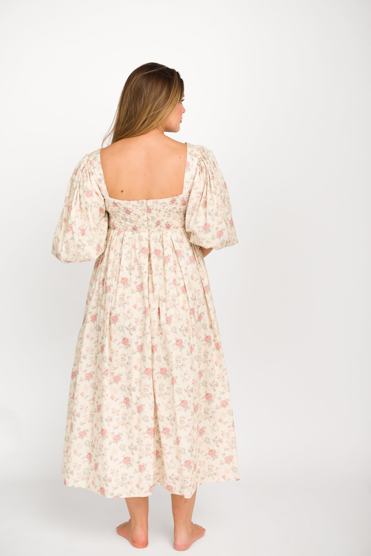 Harlow Maxi Dress in Off White Floral - Bump Friendly Maternity Dress & Inclusive Sizing (S-3XL) | Perfect for Pregnancy, Beach Vacations and Summer Weddings