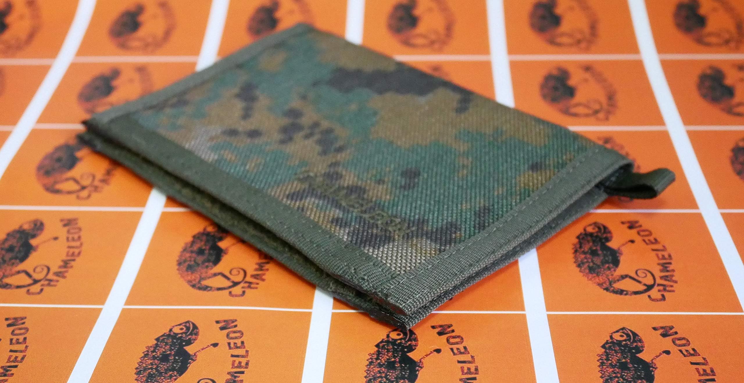 Chameleon Bifold Men's Nylon Wallet - Military Tactical Slim Front Pocket Wallet - Durable Canvas Travel Bi-Fold Wallet for Everyday Carry & Outdoor Adventures
