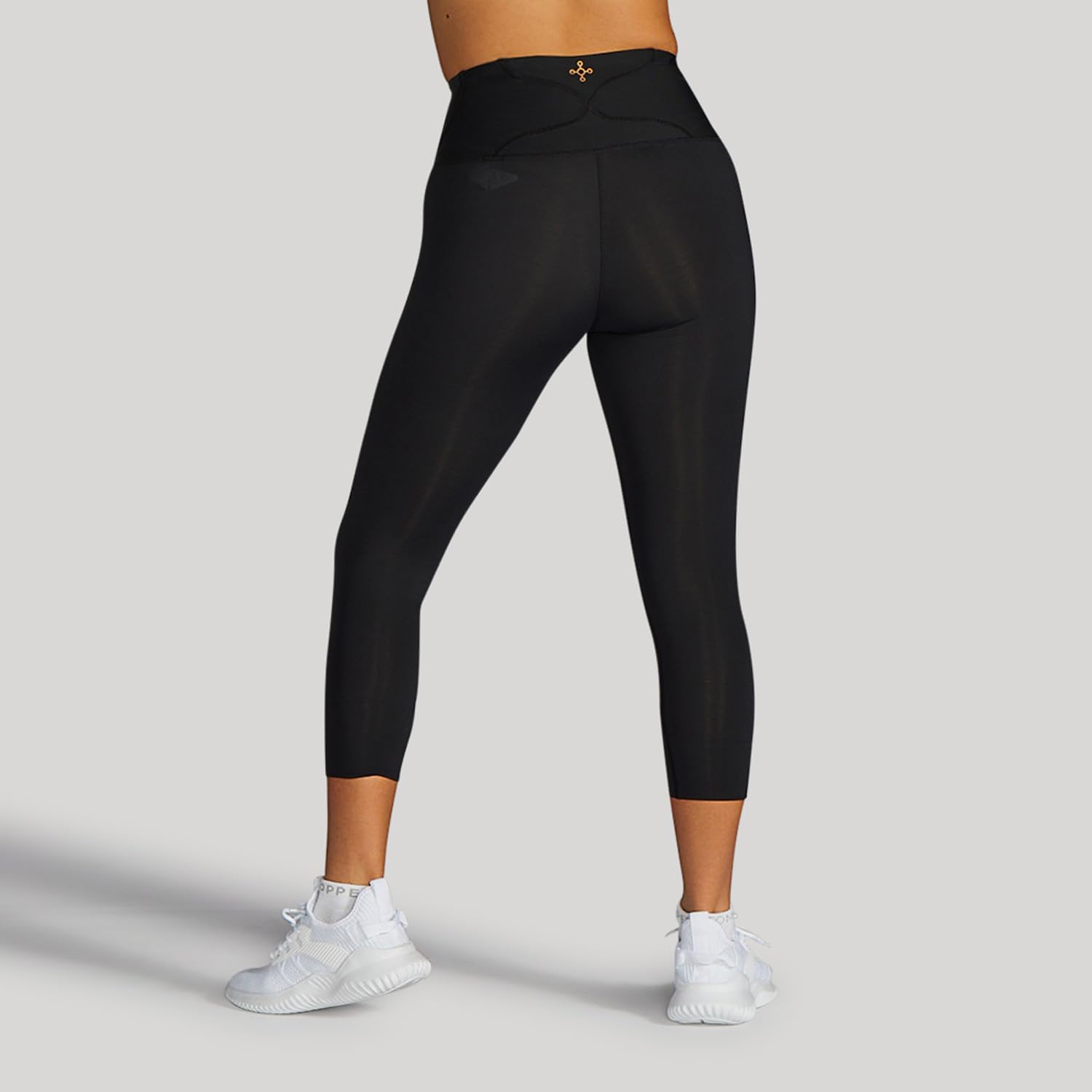 Tommie Copper Women's Lower Back Support Compression Capri Leggings - Flattering Fit, Sweat Wicking & Breathable Workout Leggings for Yoga, Running & Gym