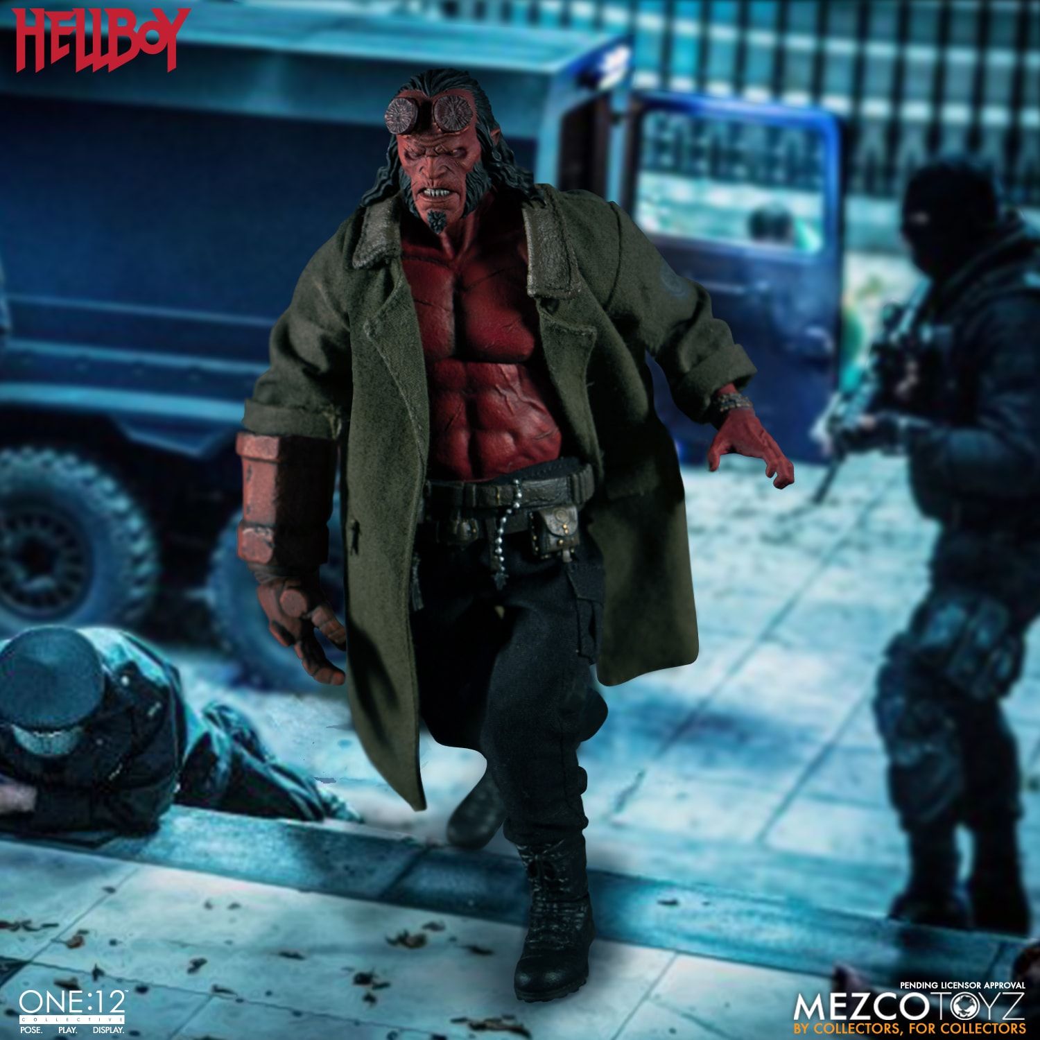 Mezco Toyz One:12 Collective Hellboy 1/12 Scale Action Figure (2019 Movie Version) - Premium Collectible Toy for Display, Photography & Comic Book Fans