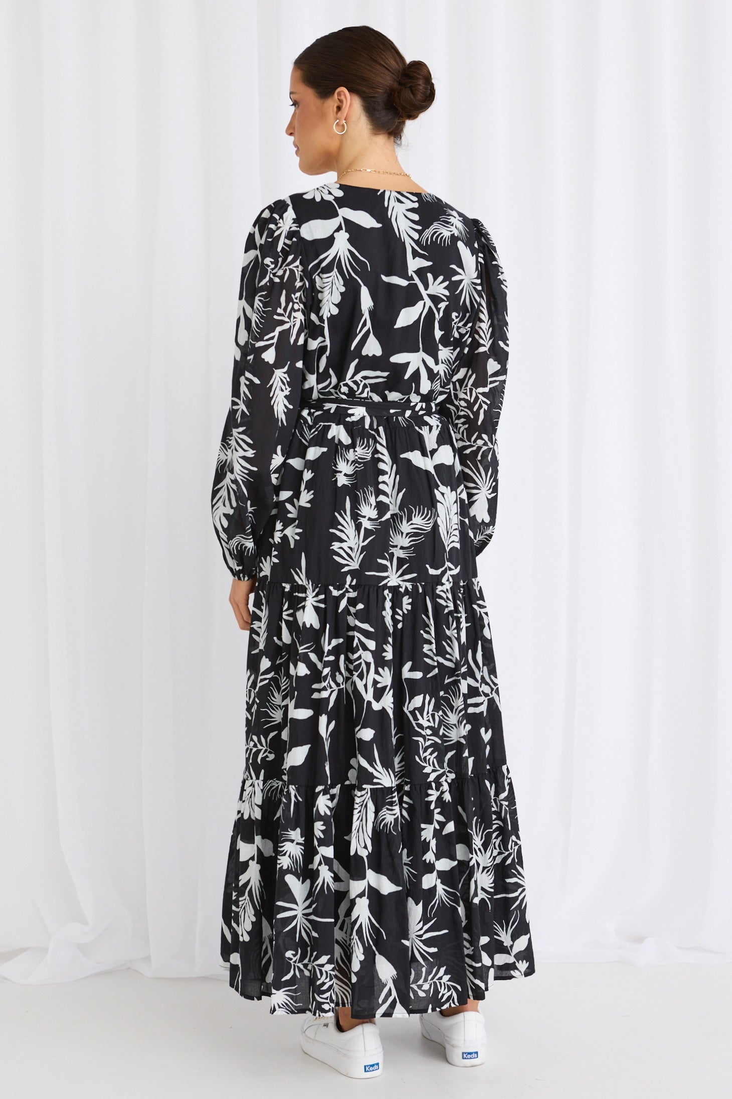 Elegant Black & White Long Sleeve V-Neck Tiered Maxi Dress for Women - Perfect for Weddings, Parties & Evening Events