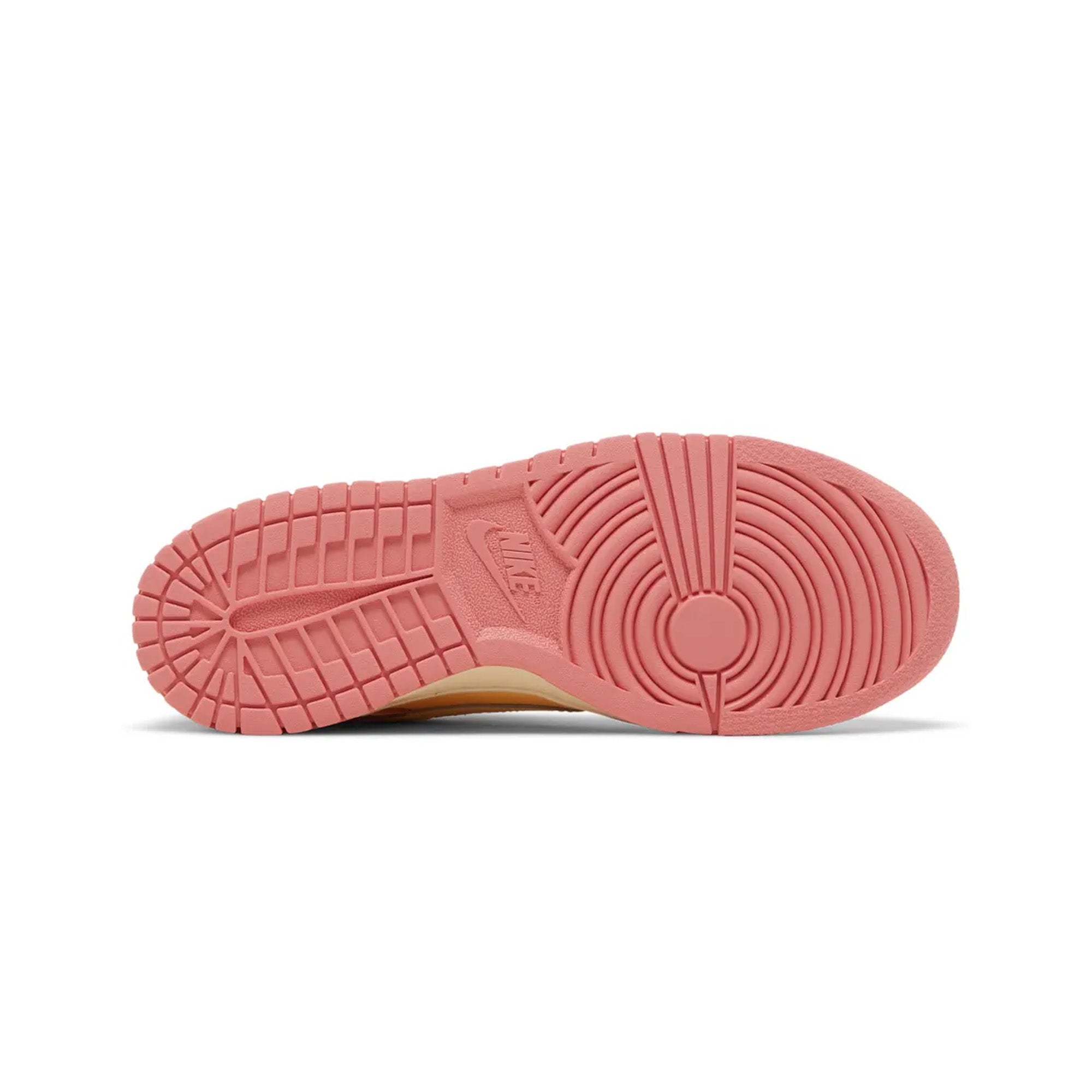Nike Dunk Low 'Strawberry Peach Cream' GS Sneakers (2023) - Women's Retro Basketball Shoes for Casual Wear & Street Fashion