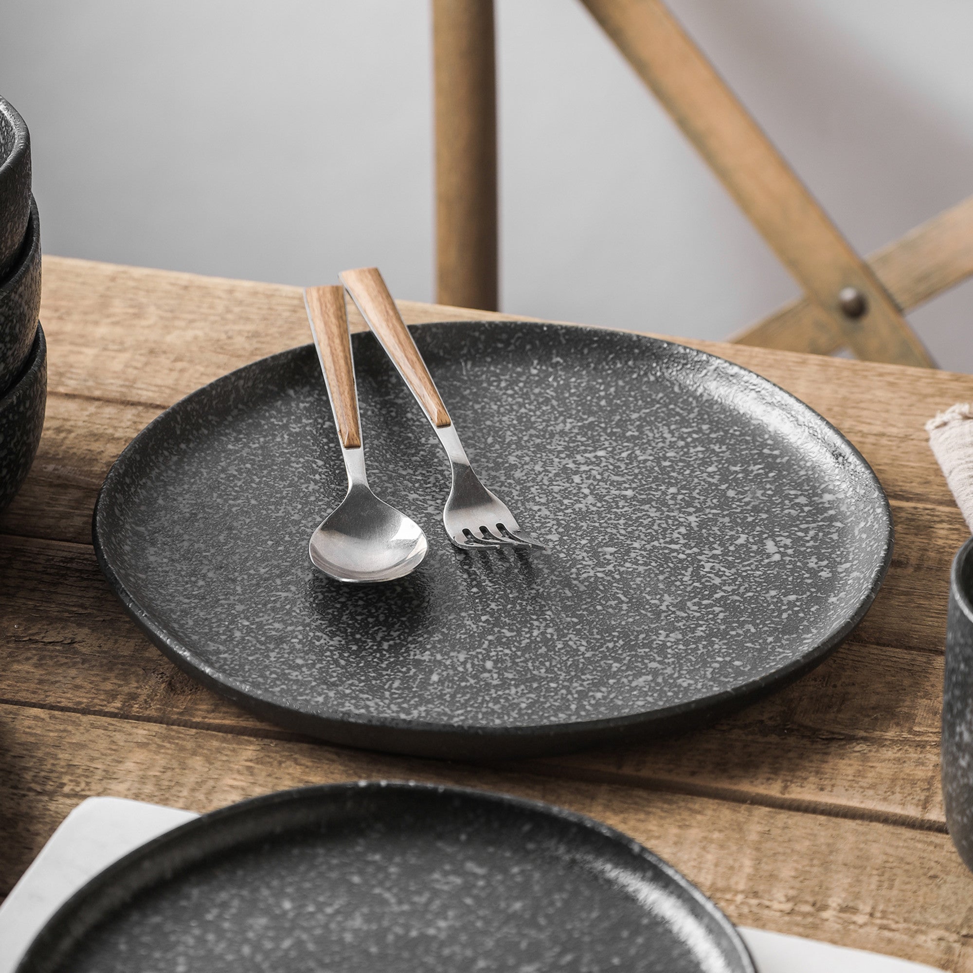 Premium Tom Stoneware Dinner Plate Set - Elegant Black and White Reflection Design for Modern Dining - Perfect for Everyday Meals, Dinner Parties, and Restaurant Use