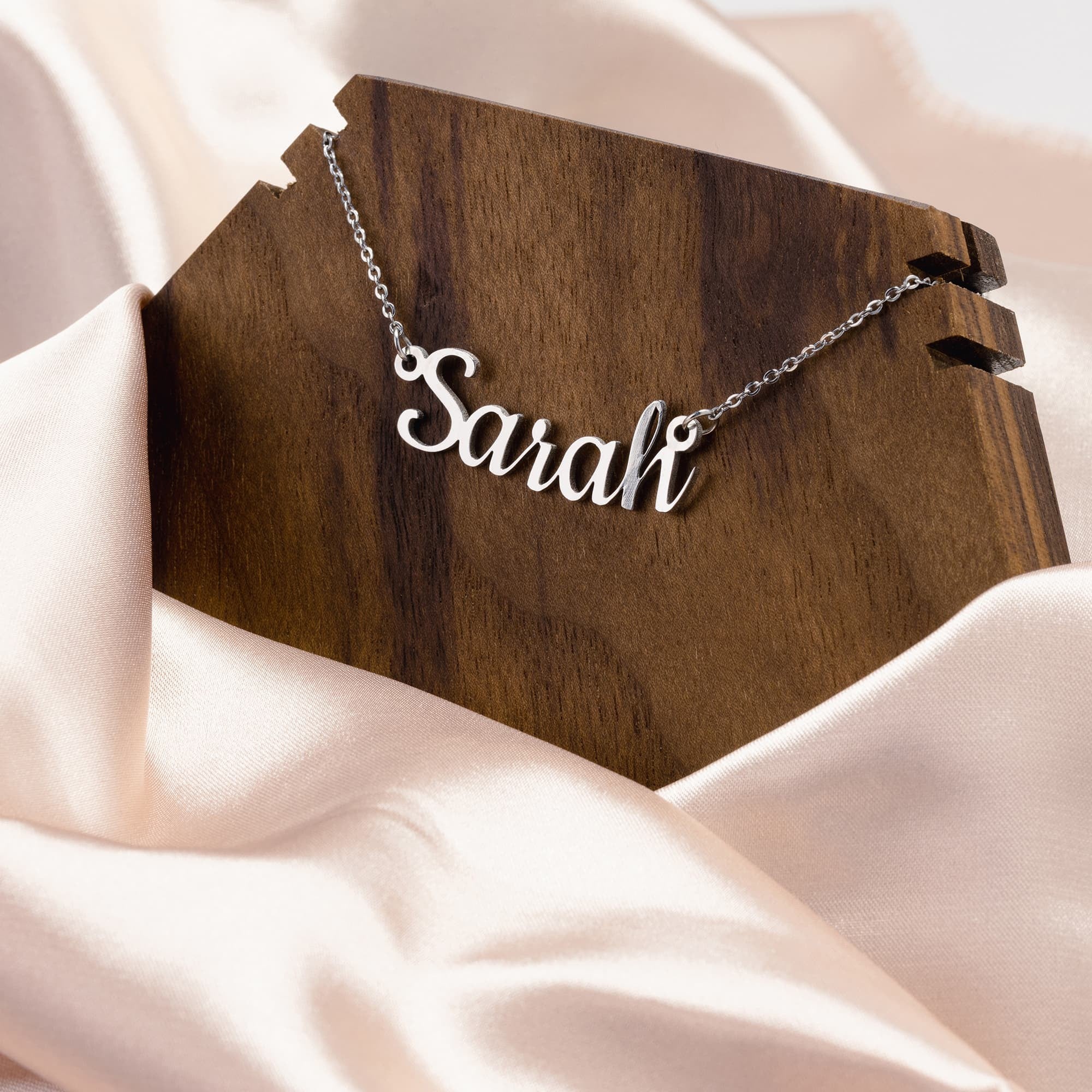 Personalized Name Necklace in Gold, Rose Gold, or Silver - Perfect Birthday Gift for Her, Anniversary Present, Bridesmaid Jewelry & Everyday Fashion Accessory