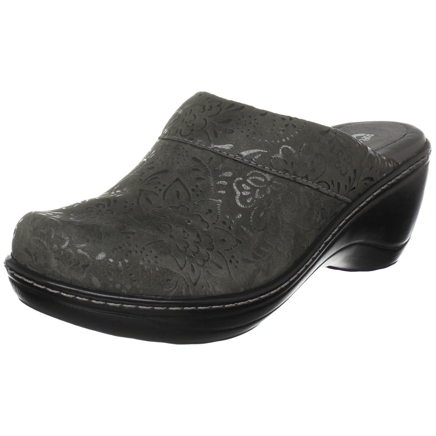 SoftWalk Women's Murietta Clogs - Comfortable Slip-On Shoes for Women, Black, Size 6 | Perfect for Nursing, Hospitality & Casual Wear