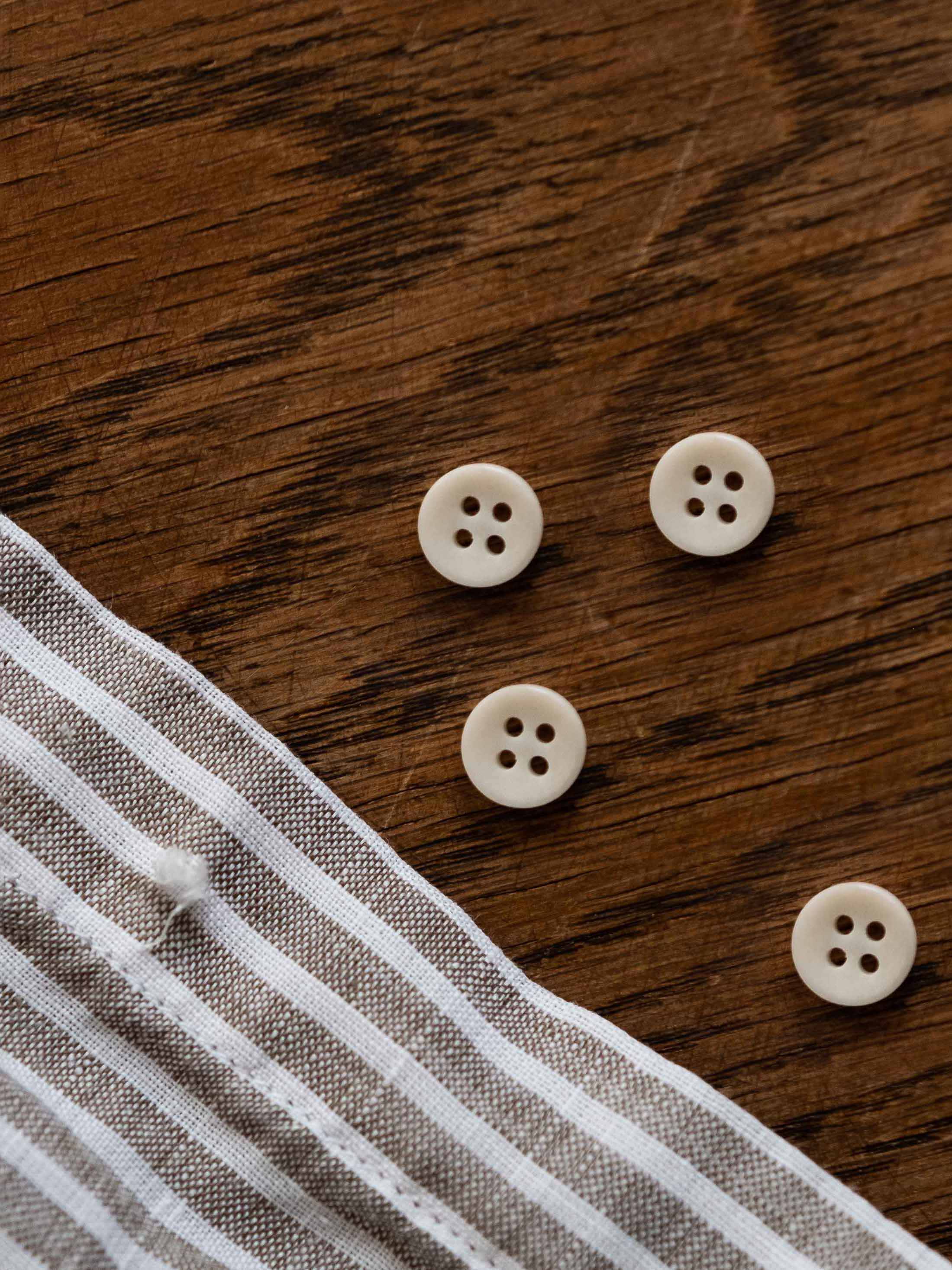 Premium Corozo Buttons Set - Eco-Friendly & Durable Natural Tagua Nut Buttons for Sewing, Knitting & DIY Crafts - Perfect for Clothing, Accessories & Home Decor Projects