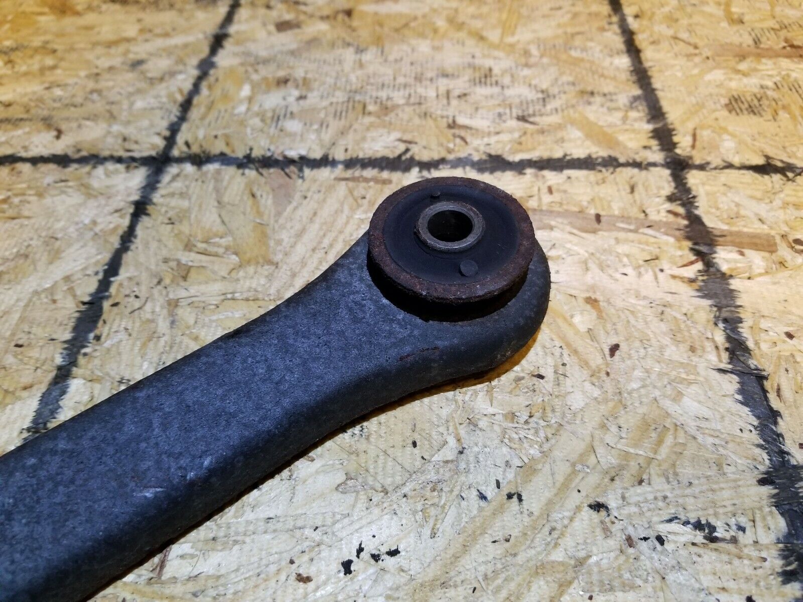 2006-2011 Lincoln Town Car Rear Right Passenger Side Control Arm OEM Part - 65k Miles - Perfect for Suspension Repair & Smooth Ride Maintenance